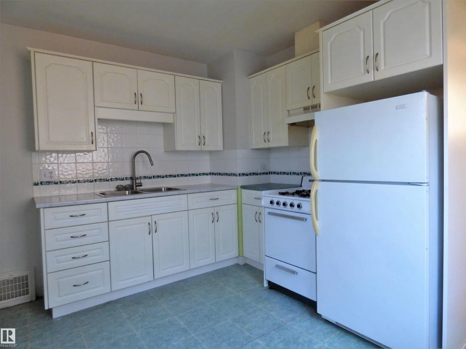 11206 104 ST NW