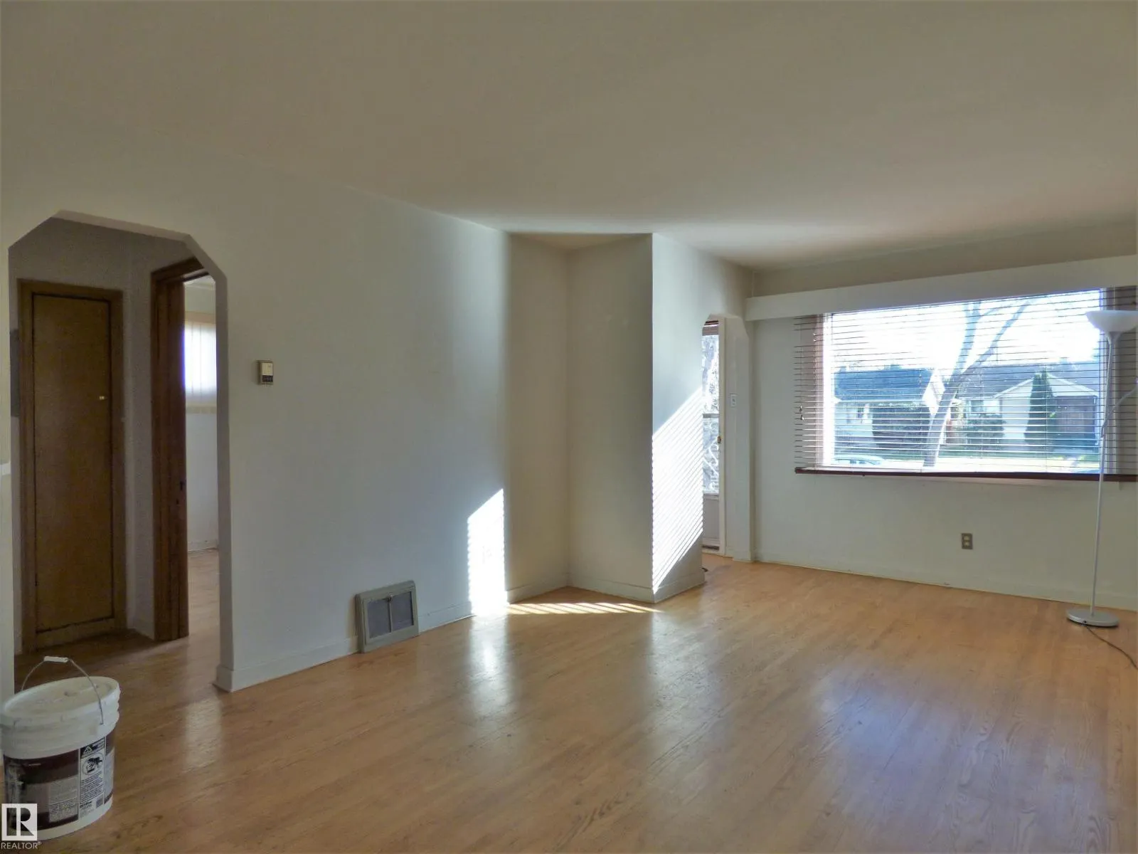 11206 104 ST NW
