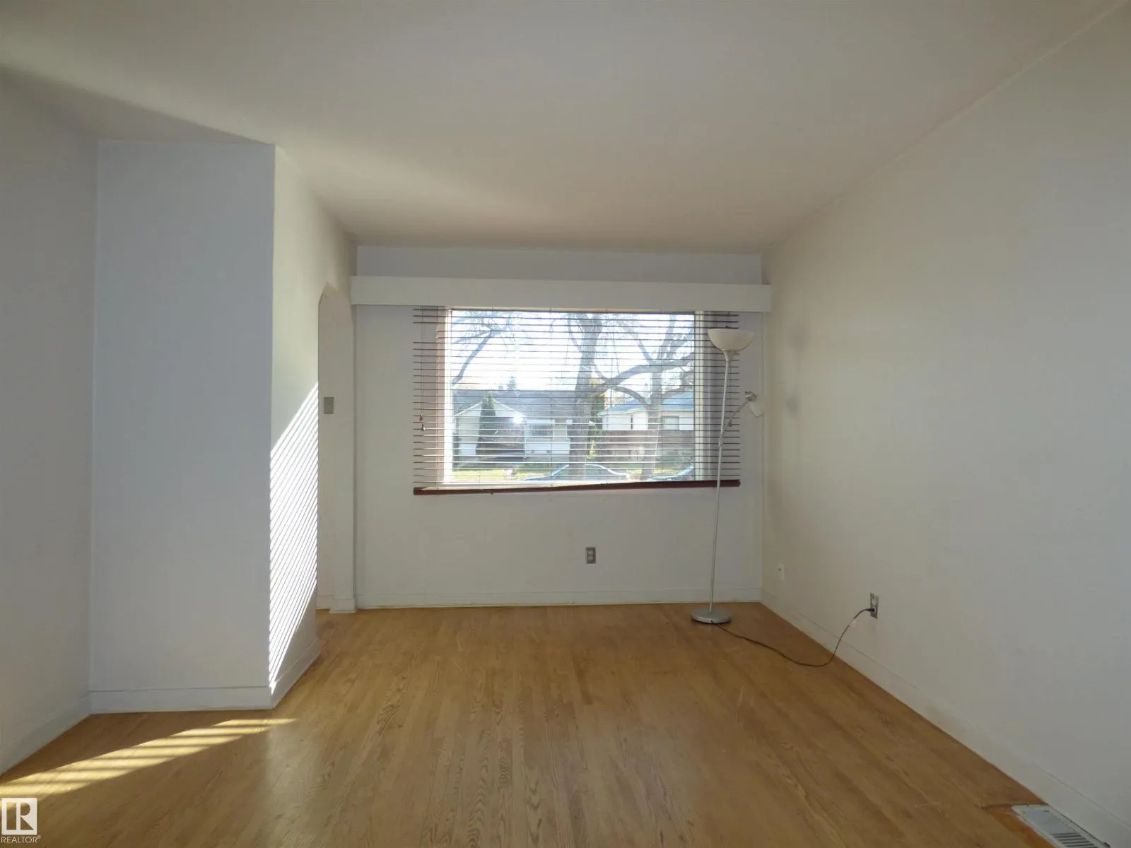 11206 104 ST NW