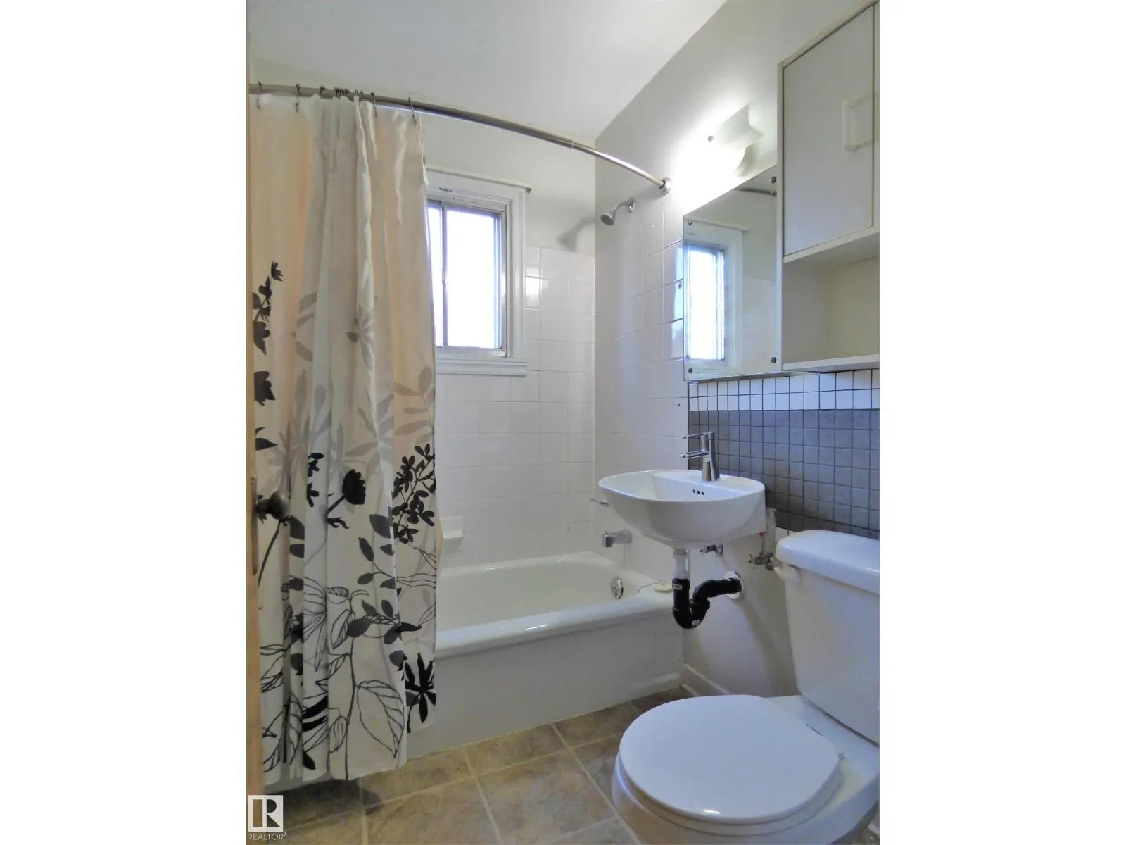 11206 104 ST NW