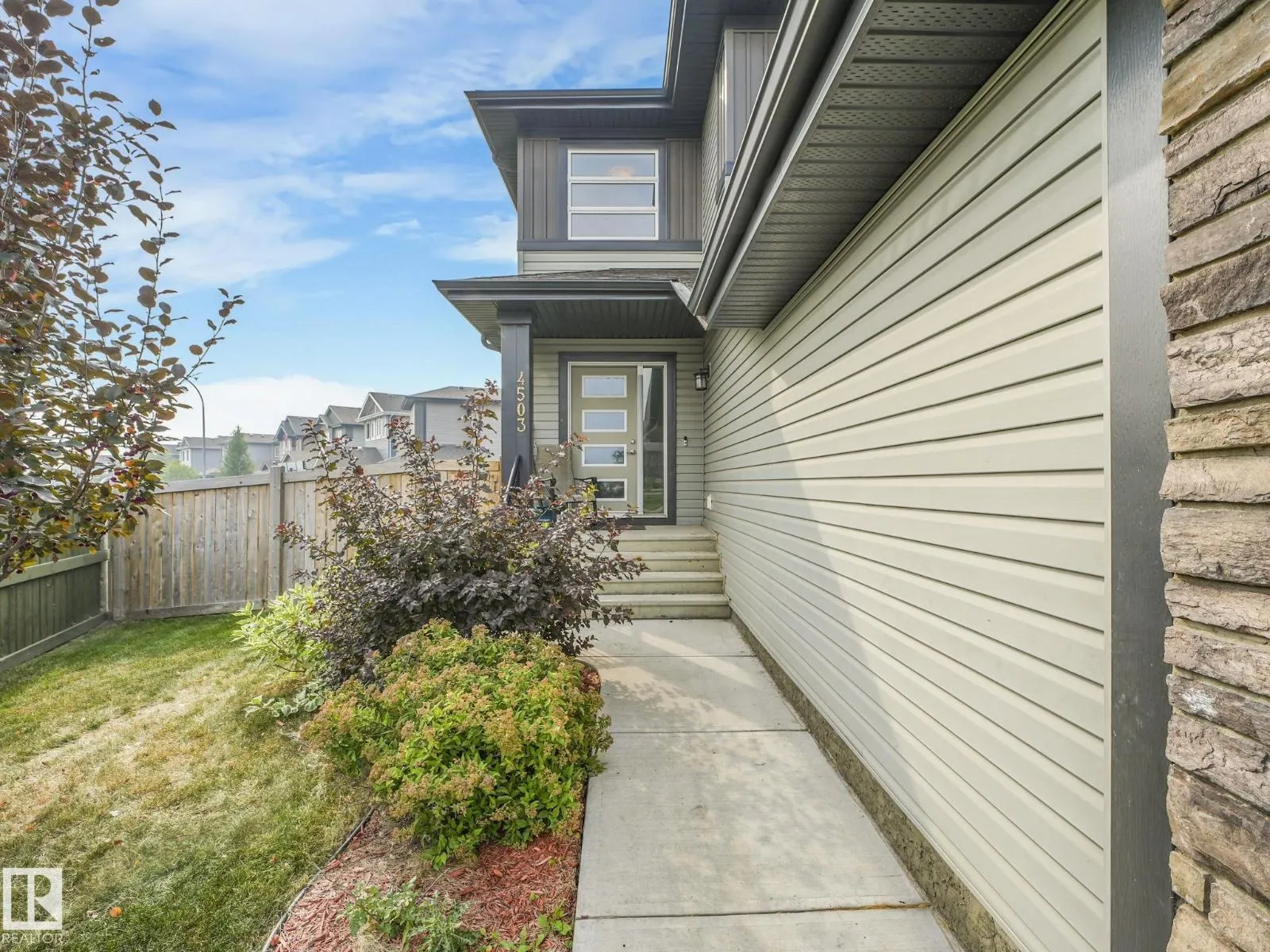 4503 126 AV NW