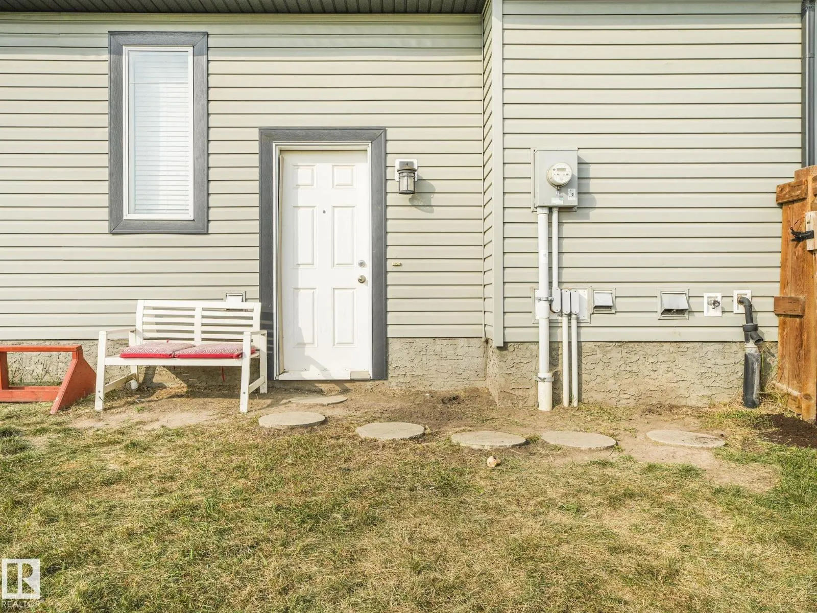 4503 126 AV NW