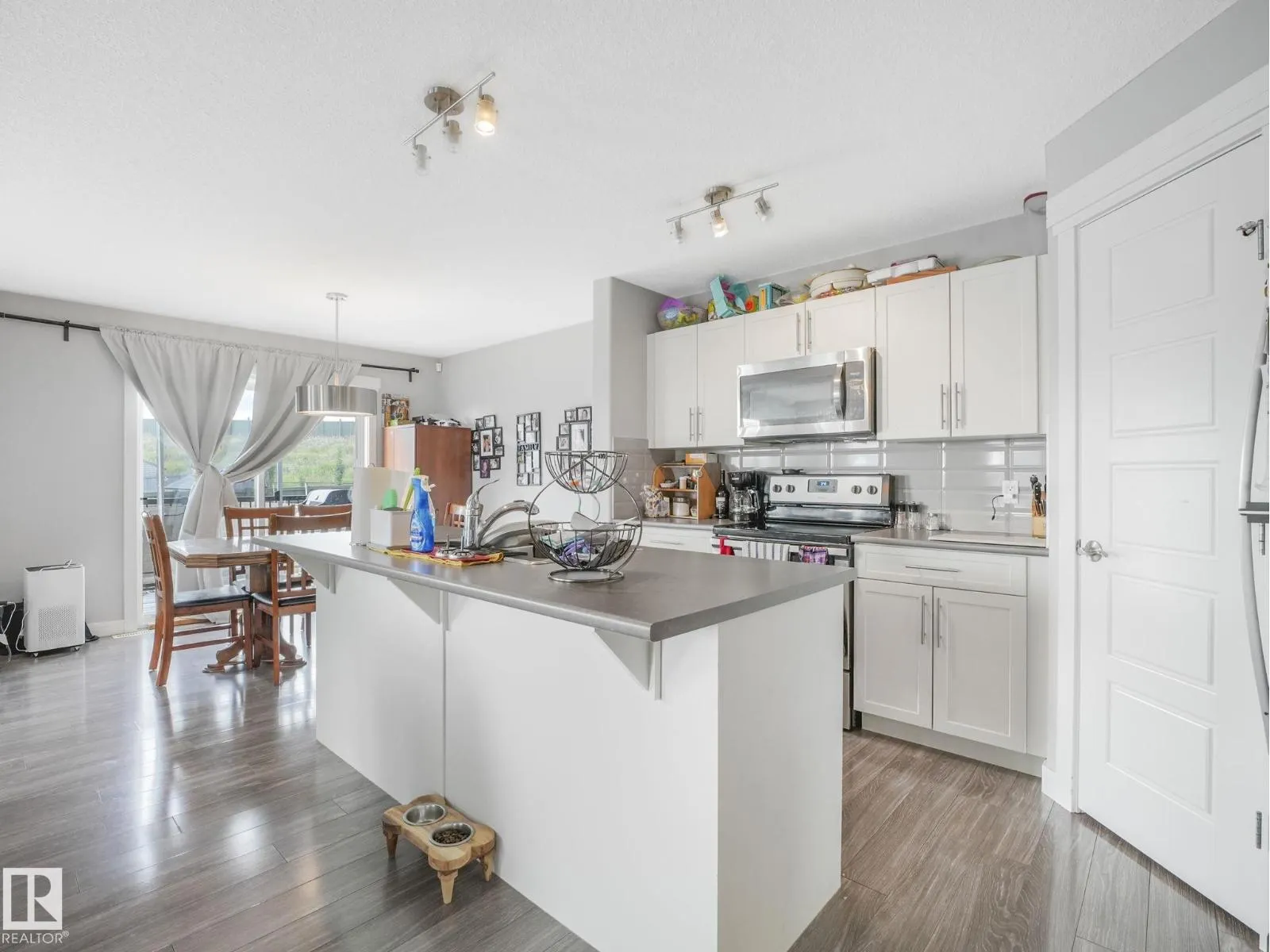 4503 126 AV NW