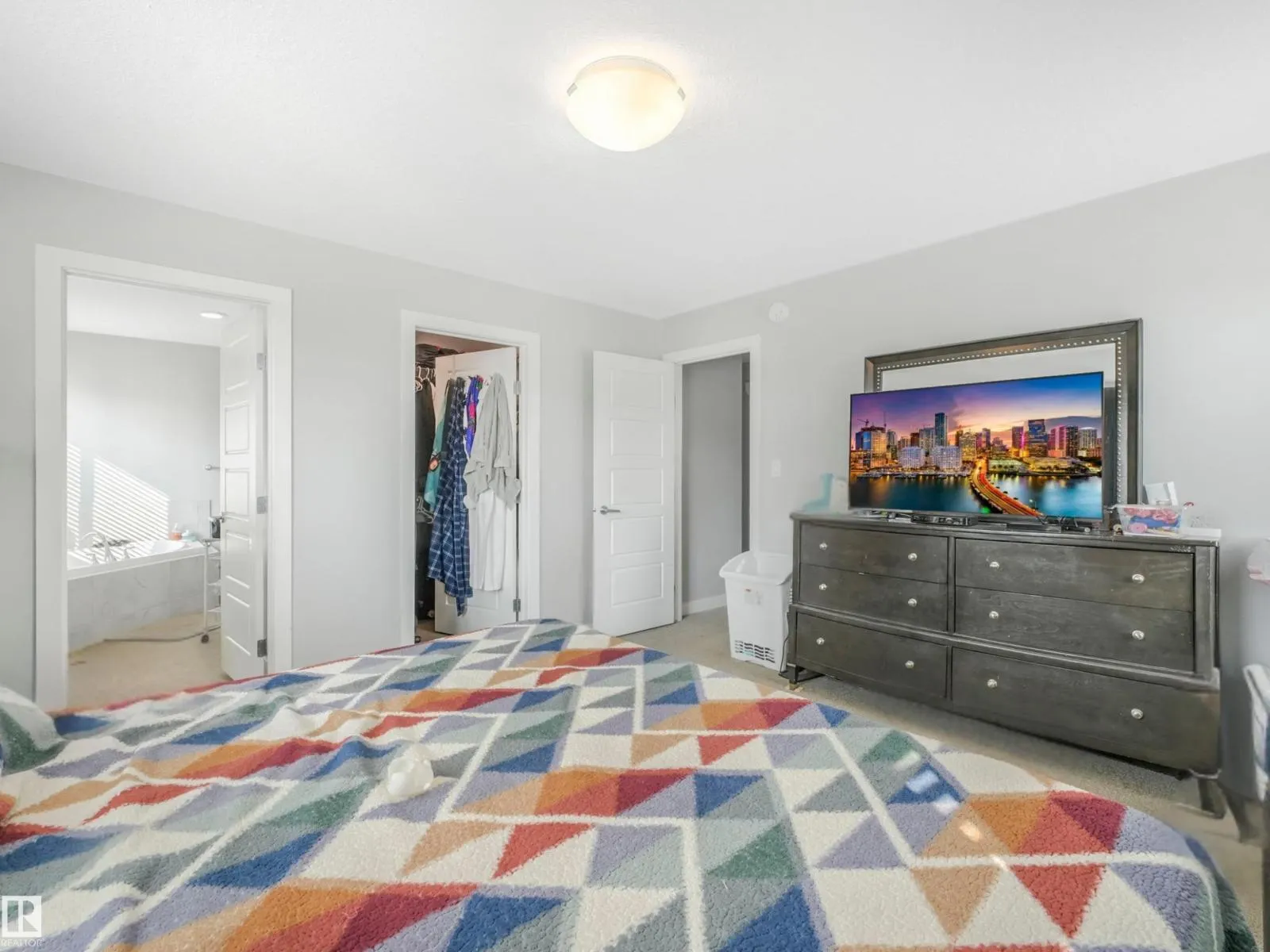 4503 126 AV NW