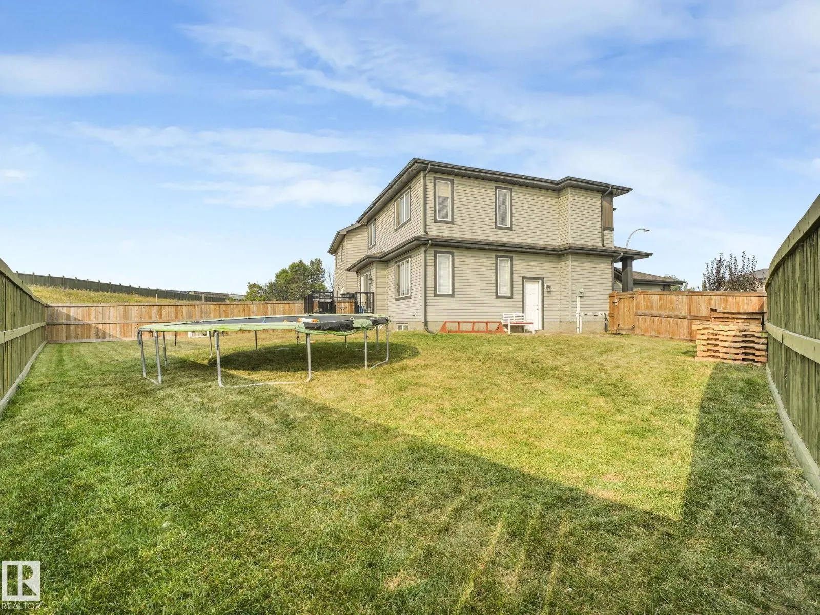 4503 126 AV NW