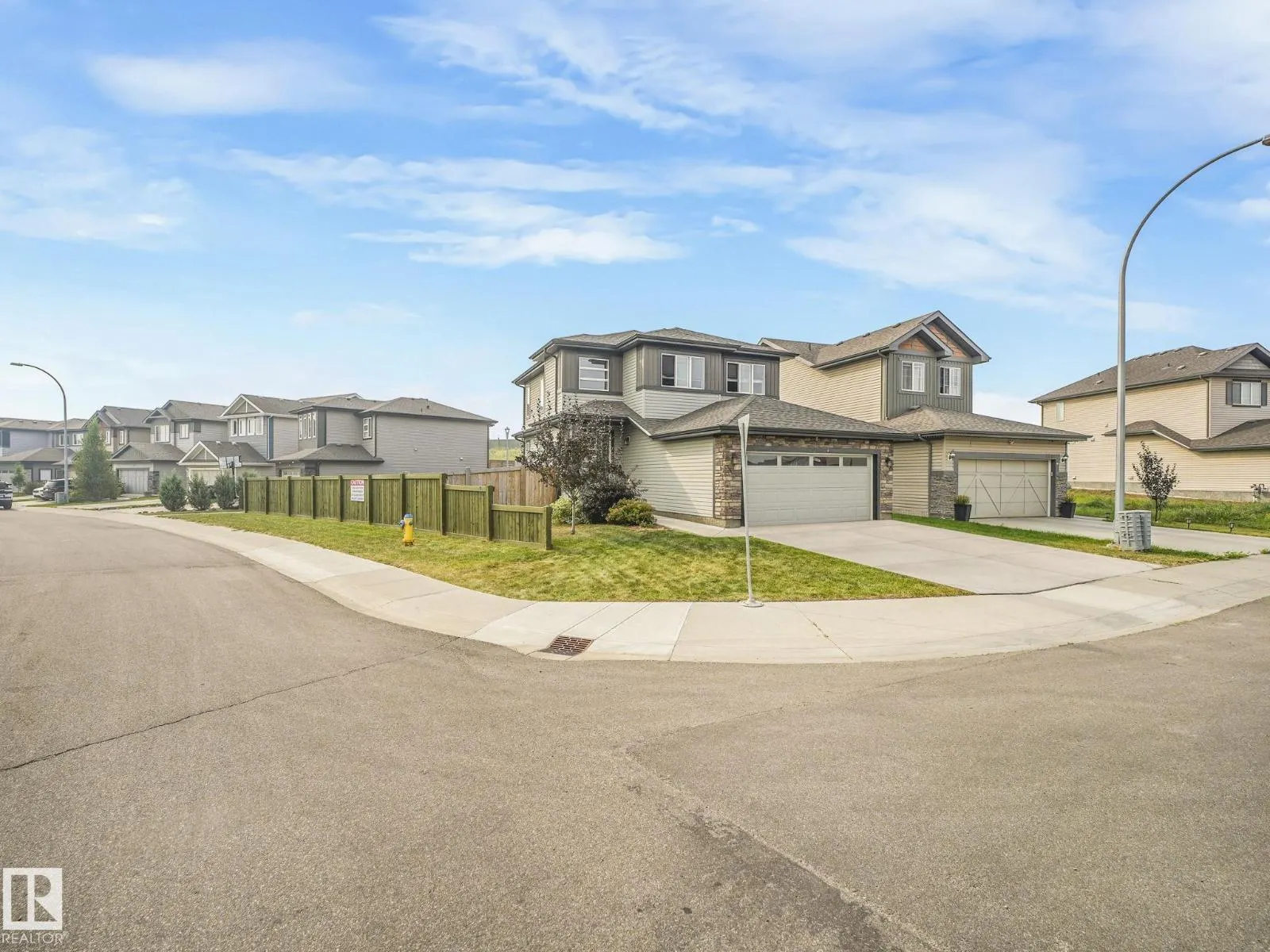 4503 126 AV NW