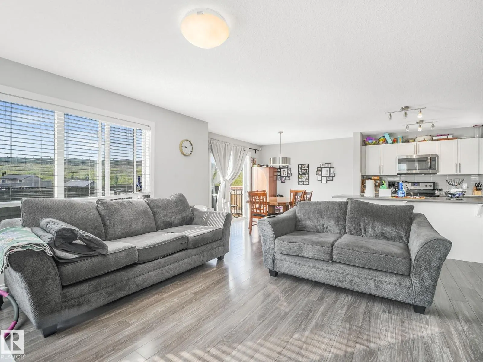 4503 126 AV NW