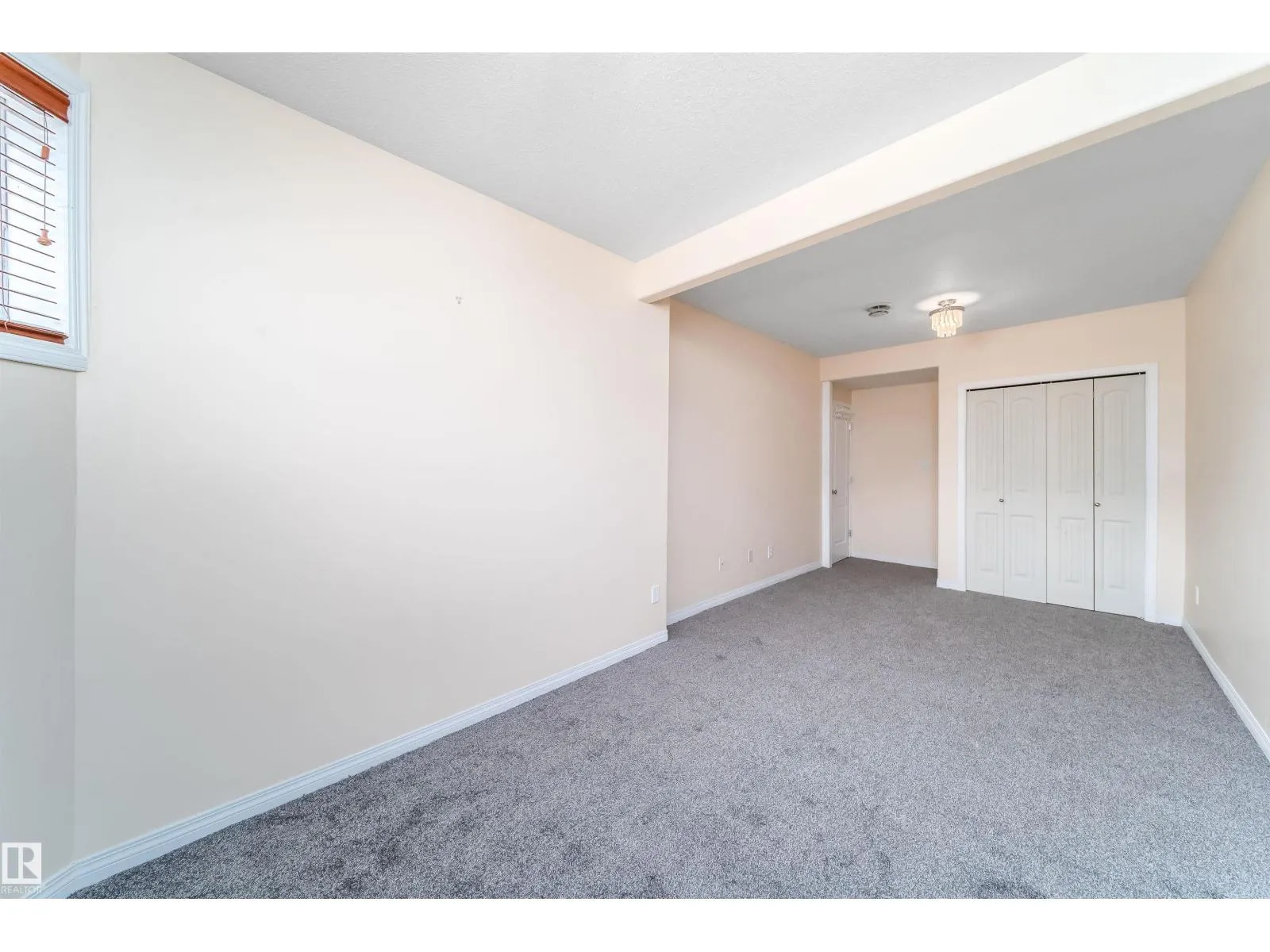 6928 164 AV NW