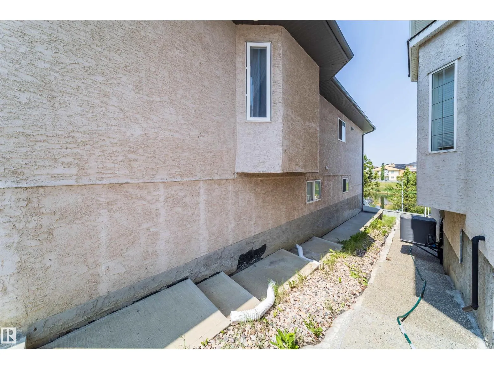 6928 164 AV NW