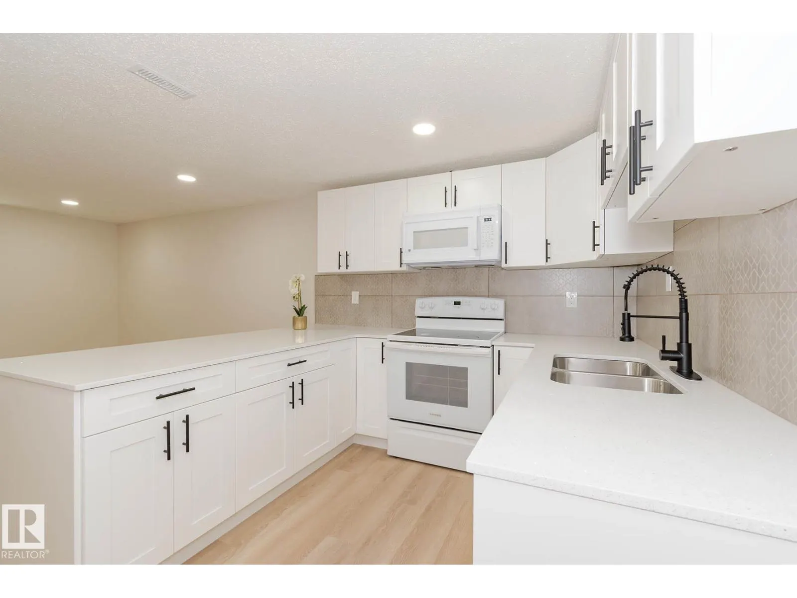 7923 159 ST NW