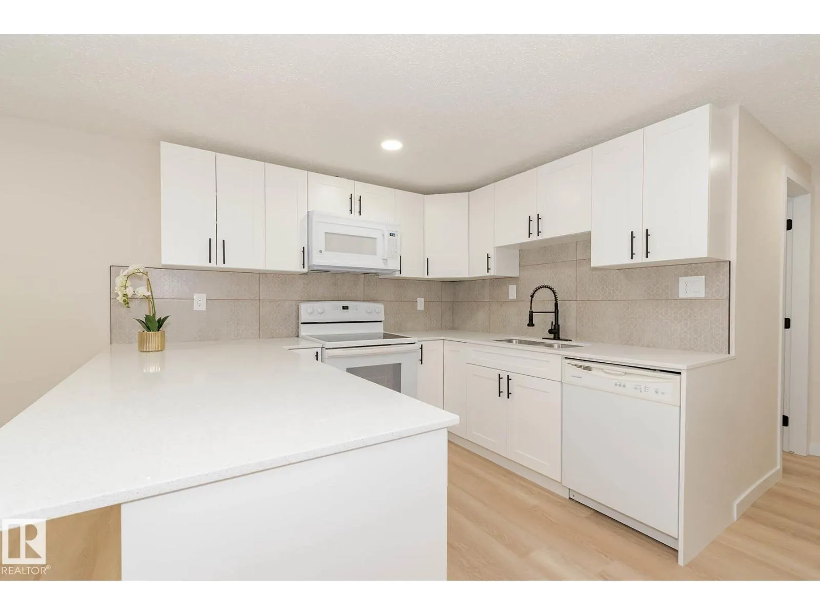 7923 159 ST NW