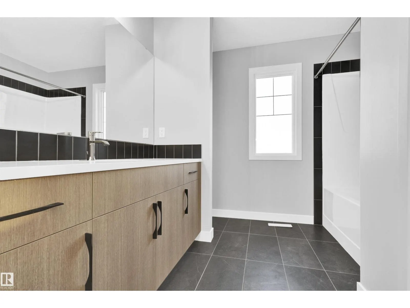 266 PATERSON LI SW