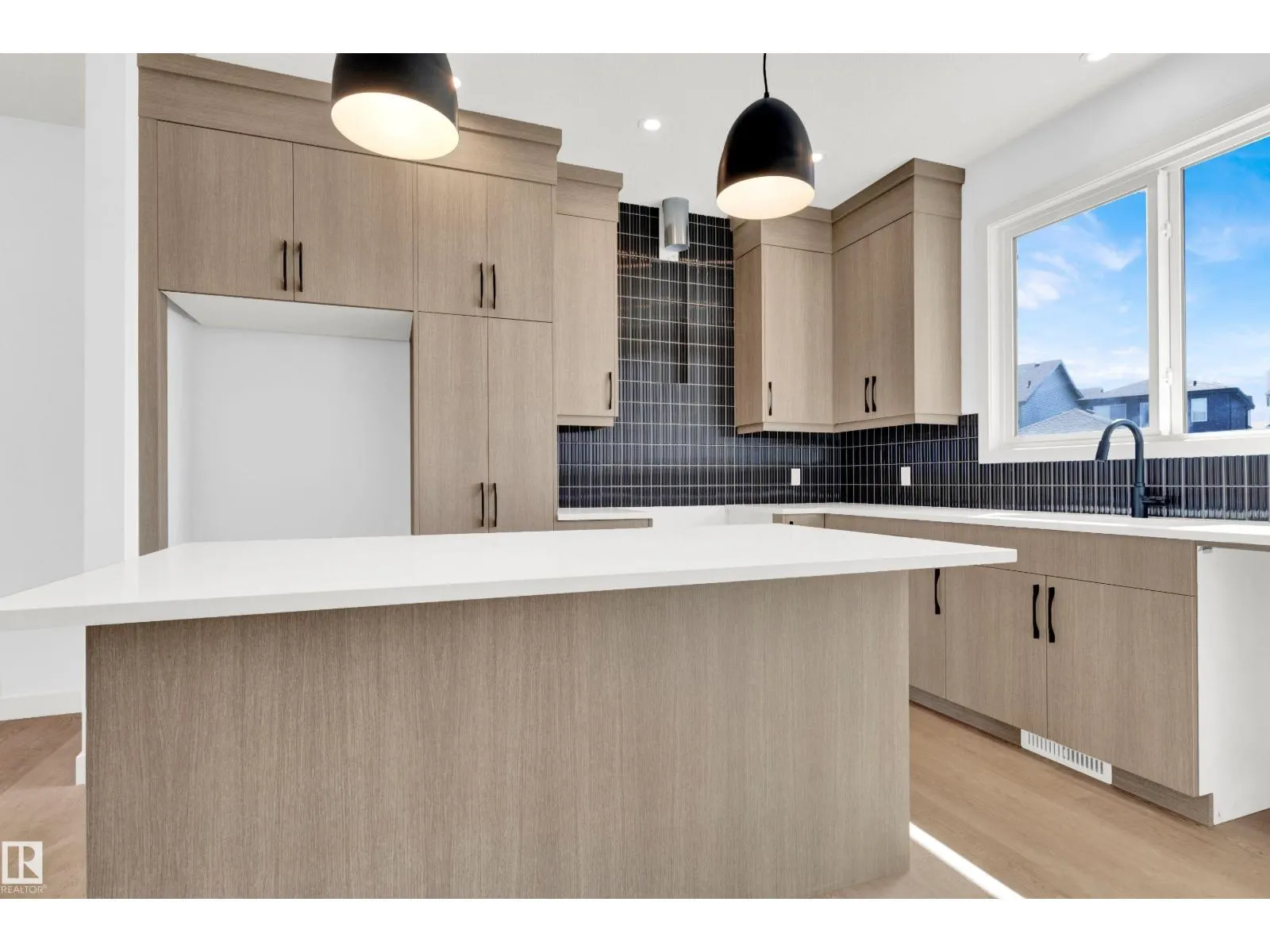 266 PATERSON LI SW