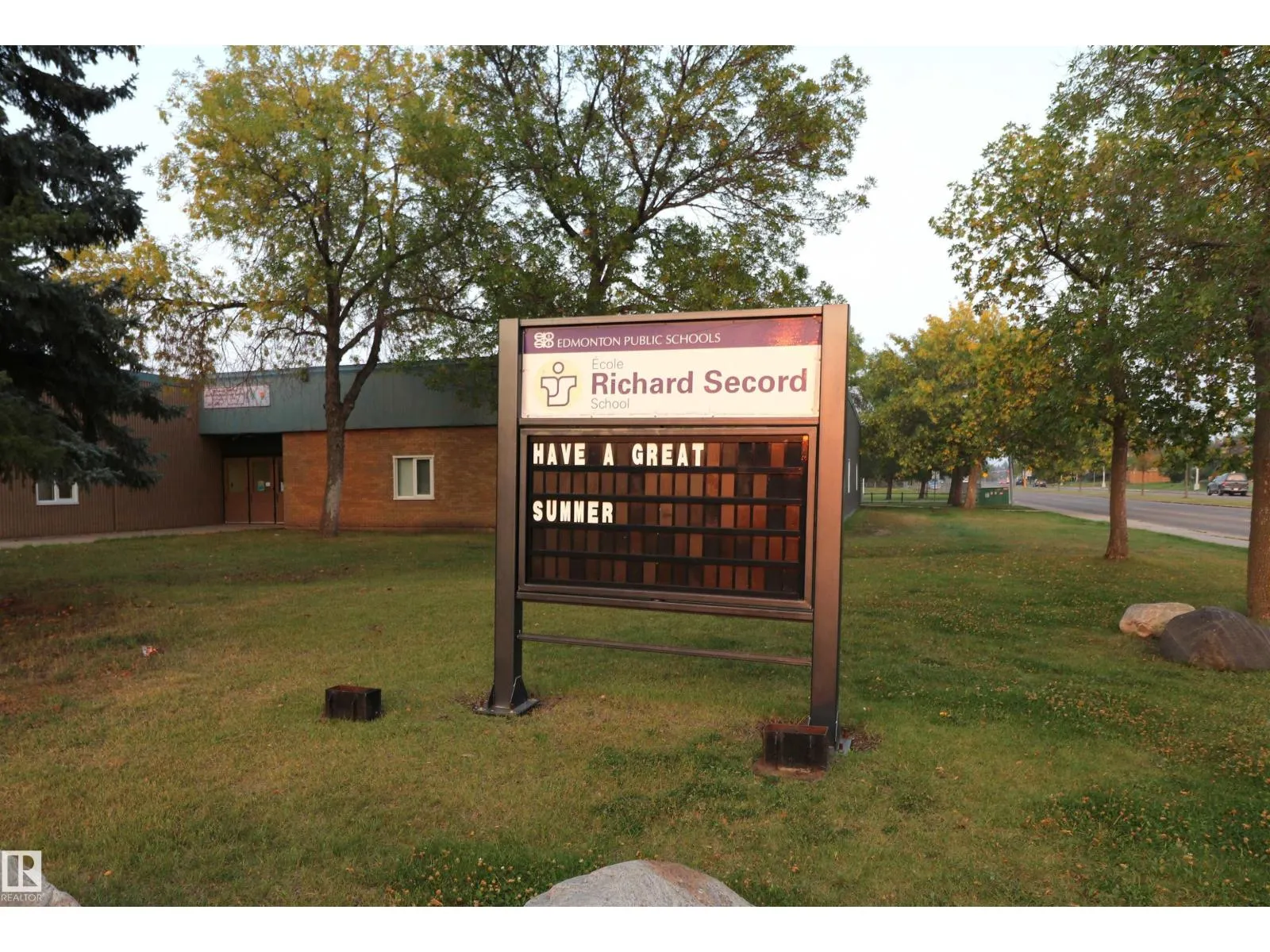 11716 42 AV NW