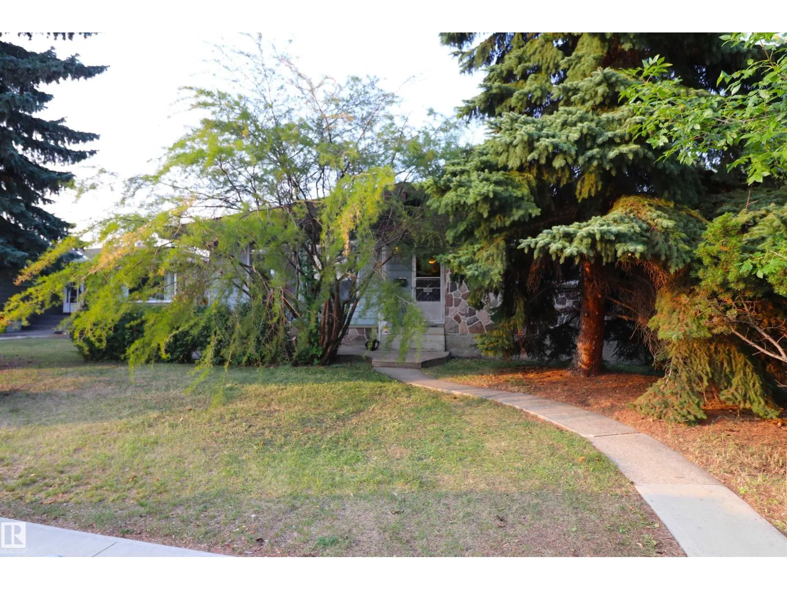 11716 42 AV NW