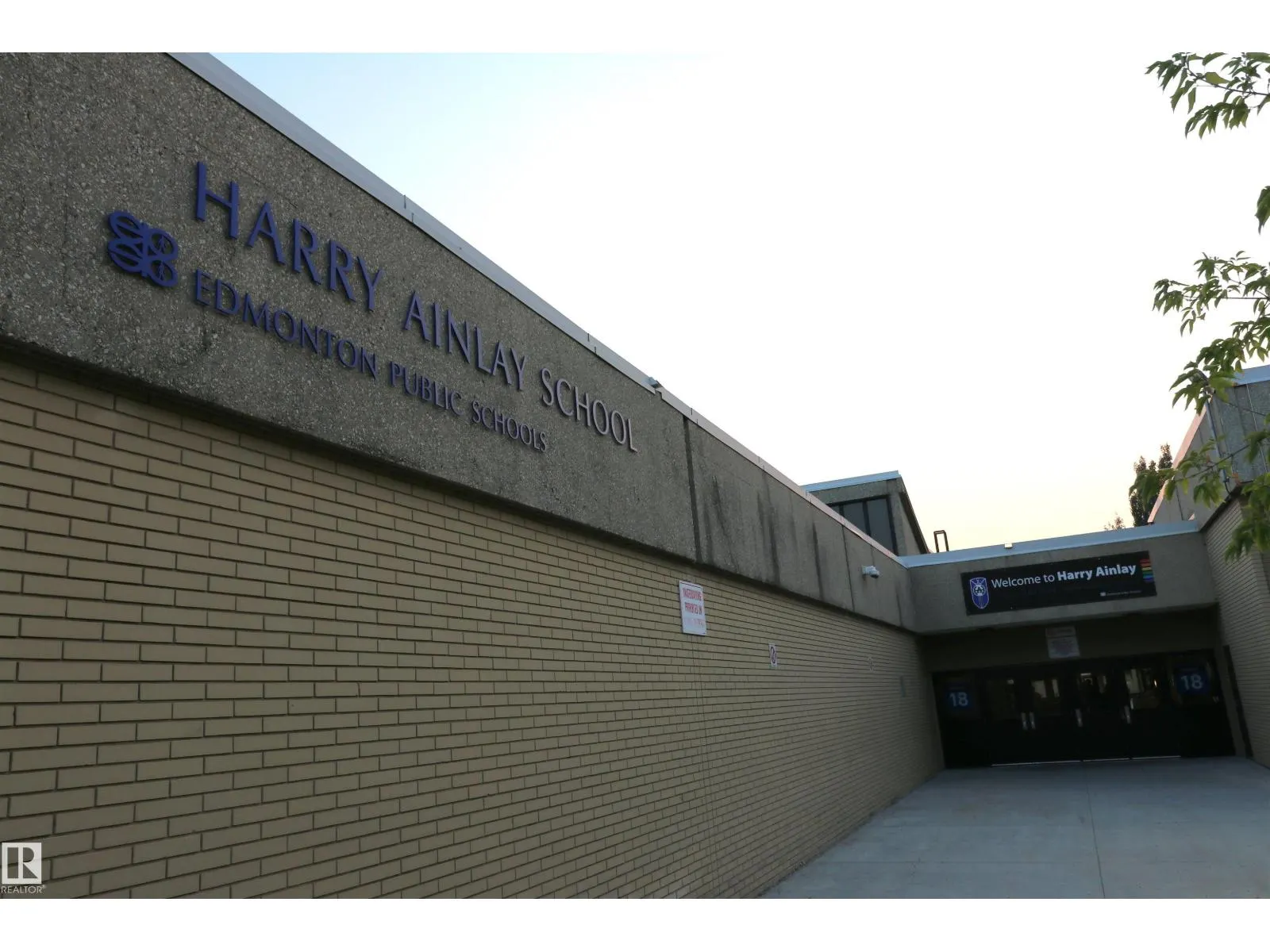 11716 42 AV NW