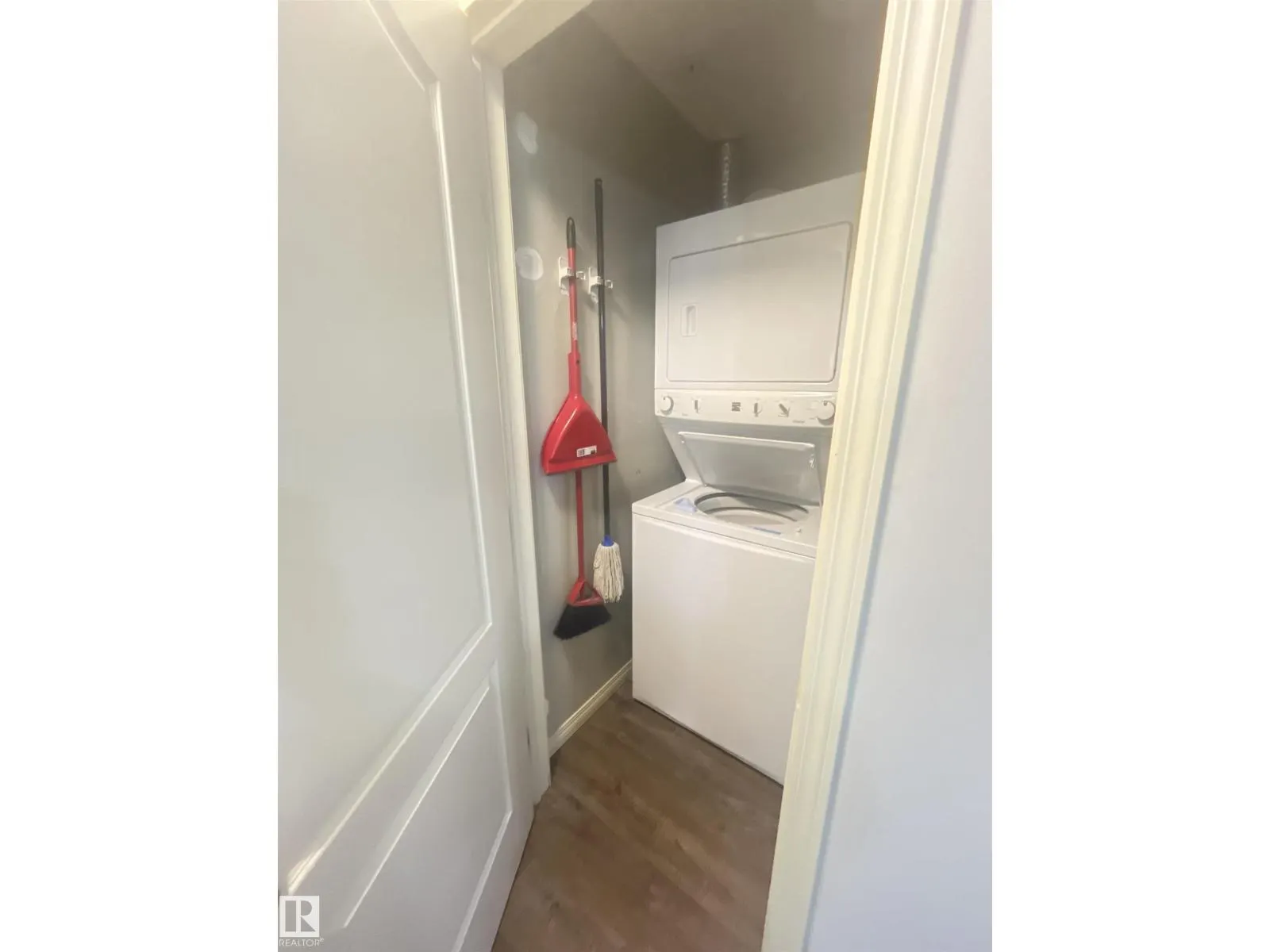 #204 4903 47 AV