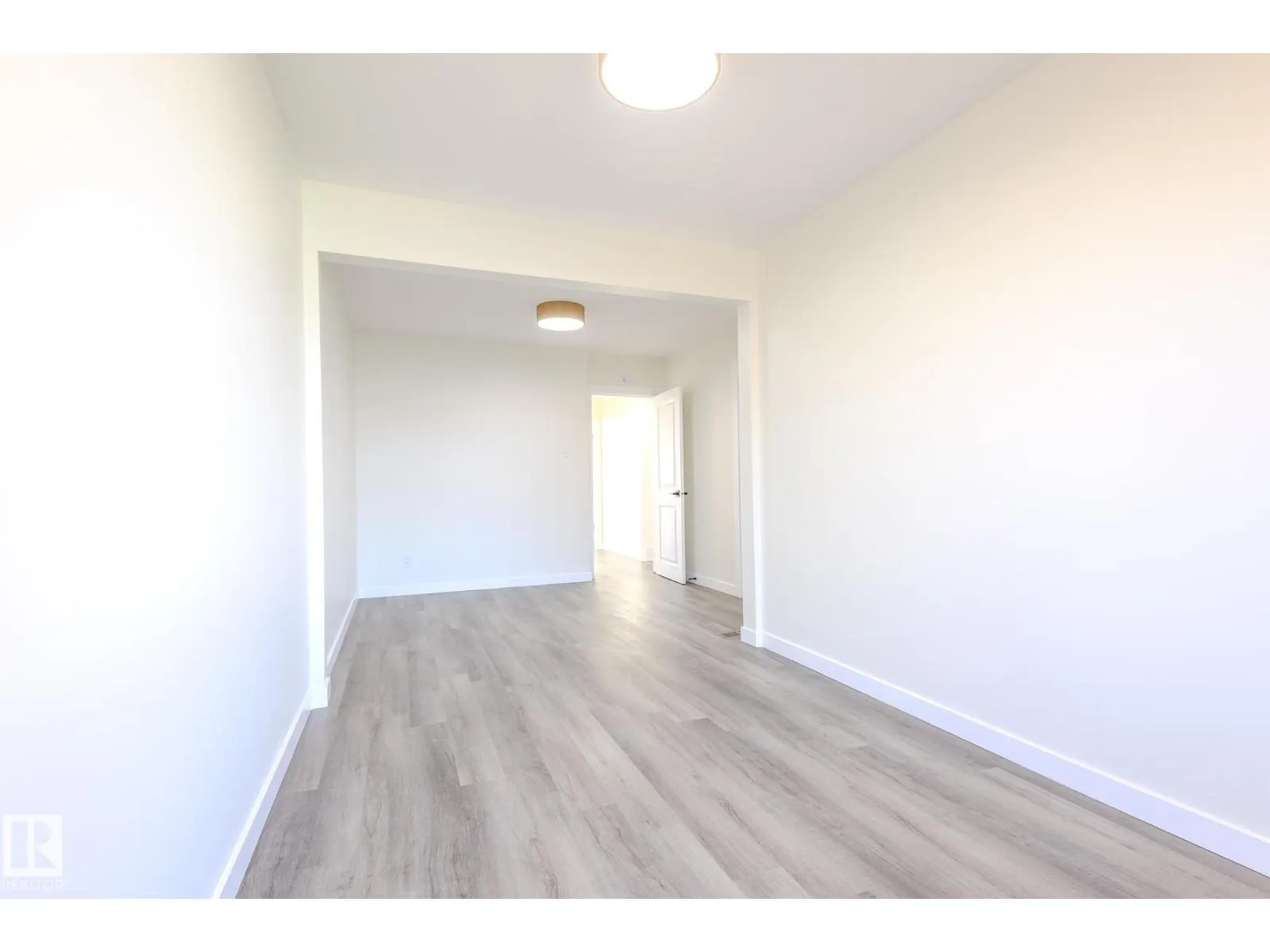 10524 134 AV NW