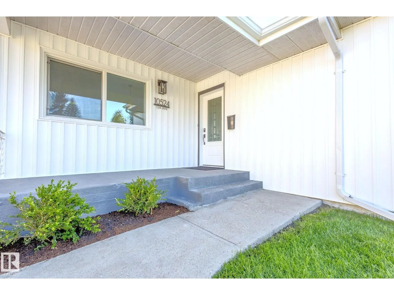 10524 134 AV NW