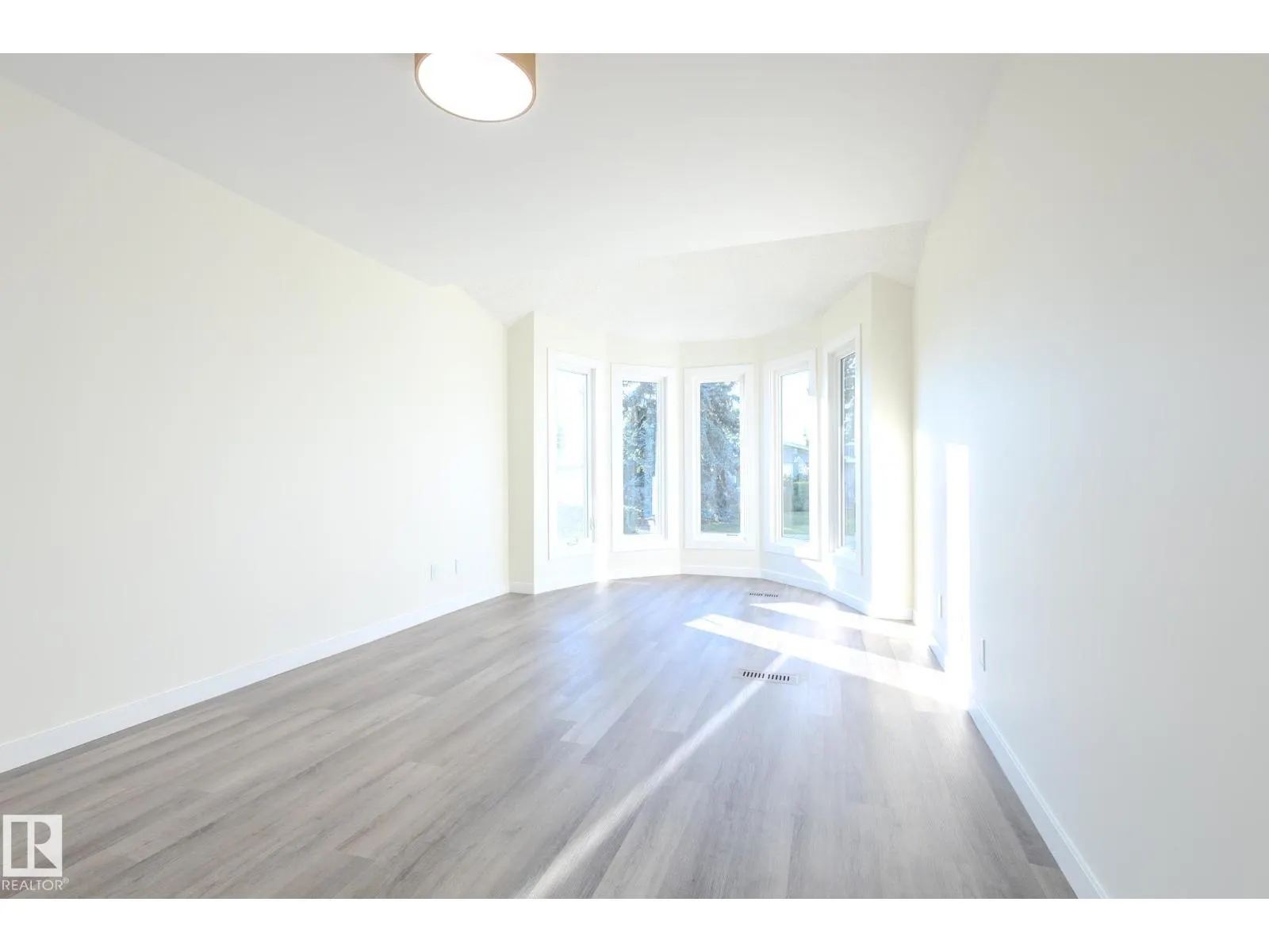 10524 134 AV NW