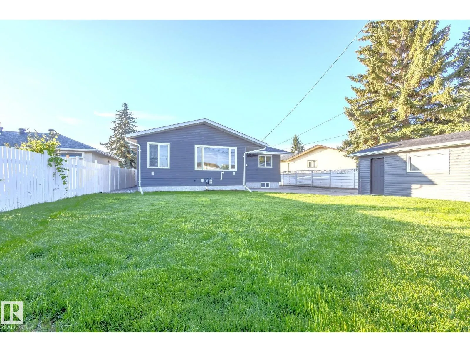 10524 134 AV NW