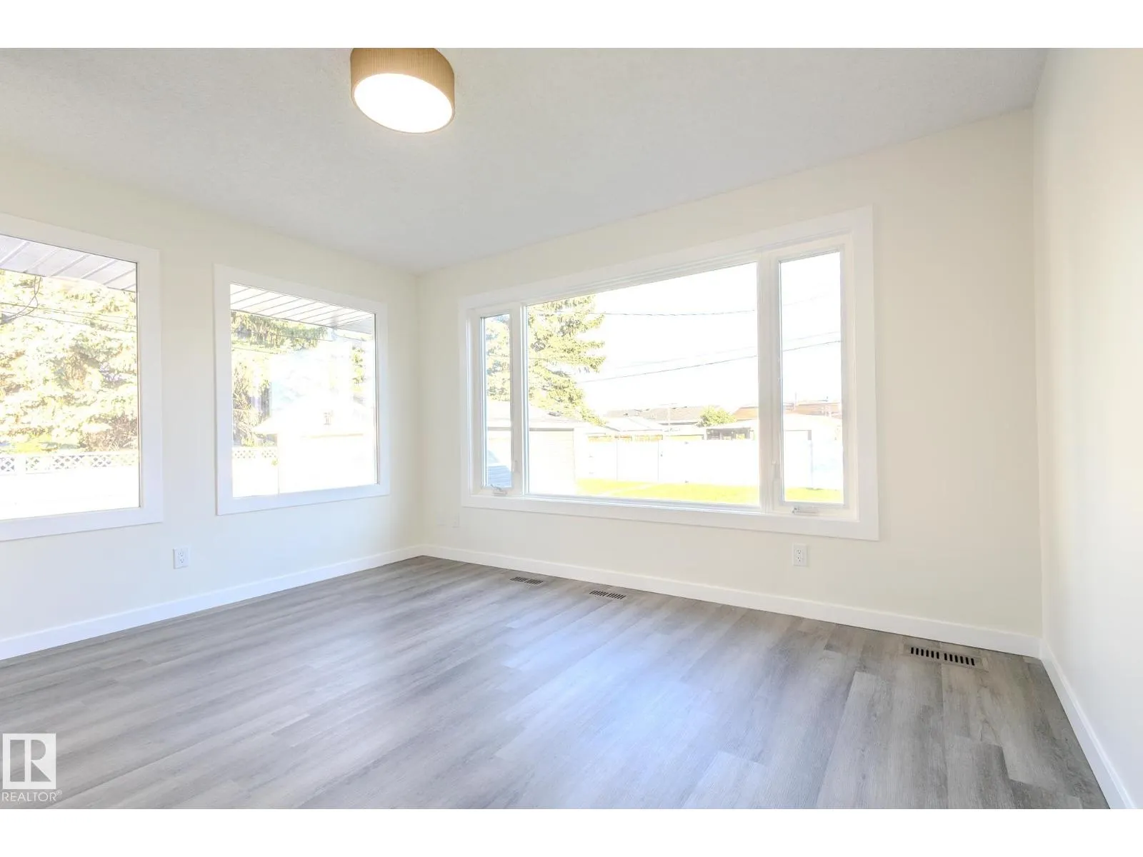 10524 134 AV NW