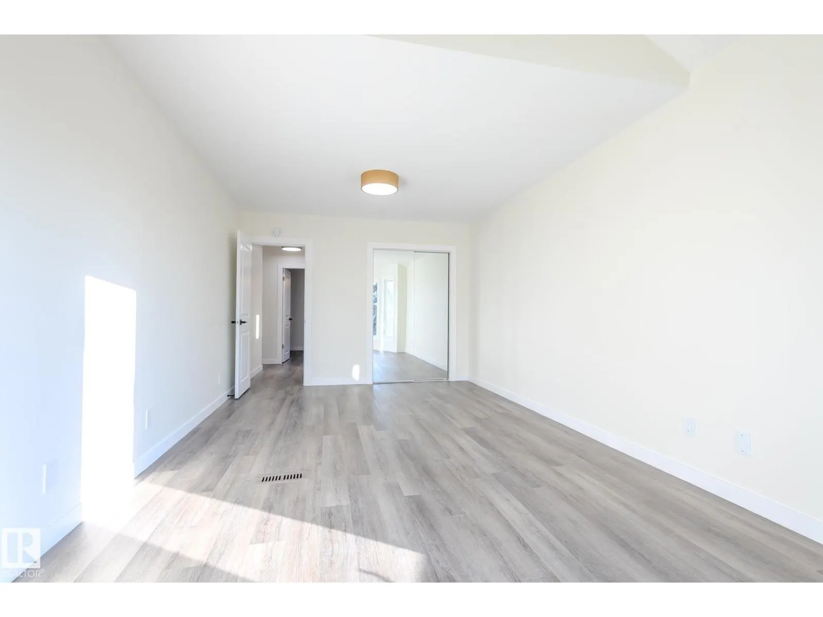 10524 134 AV NW