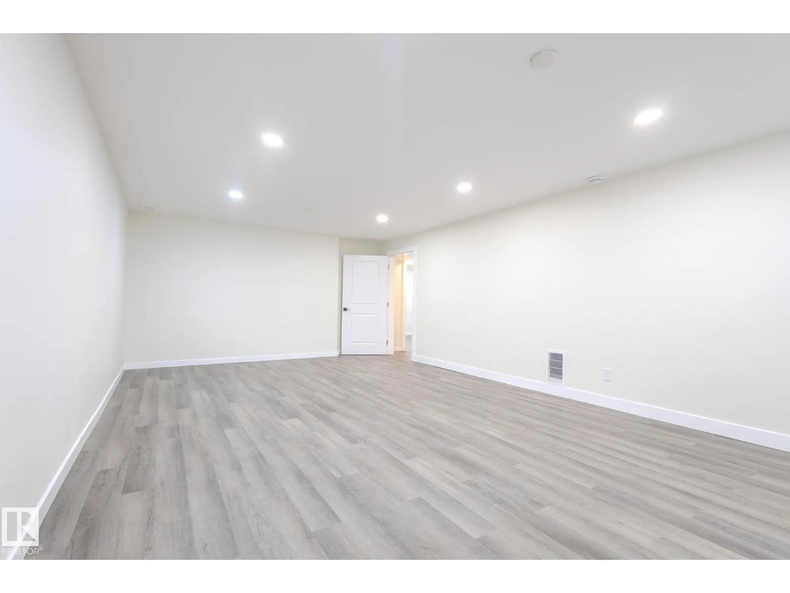 10524 134 AV NW