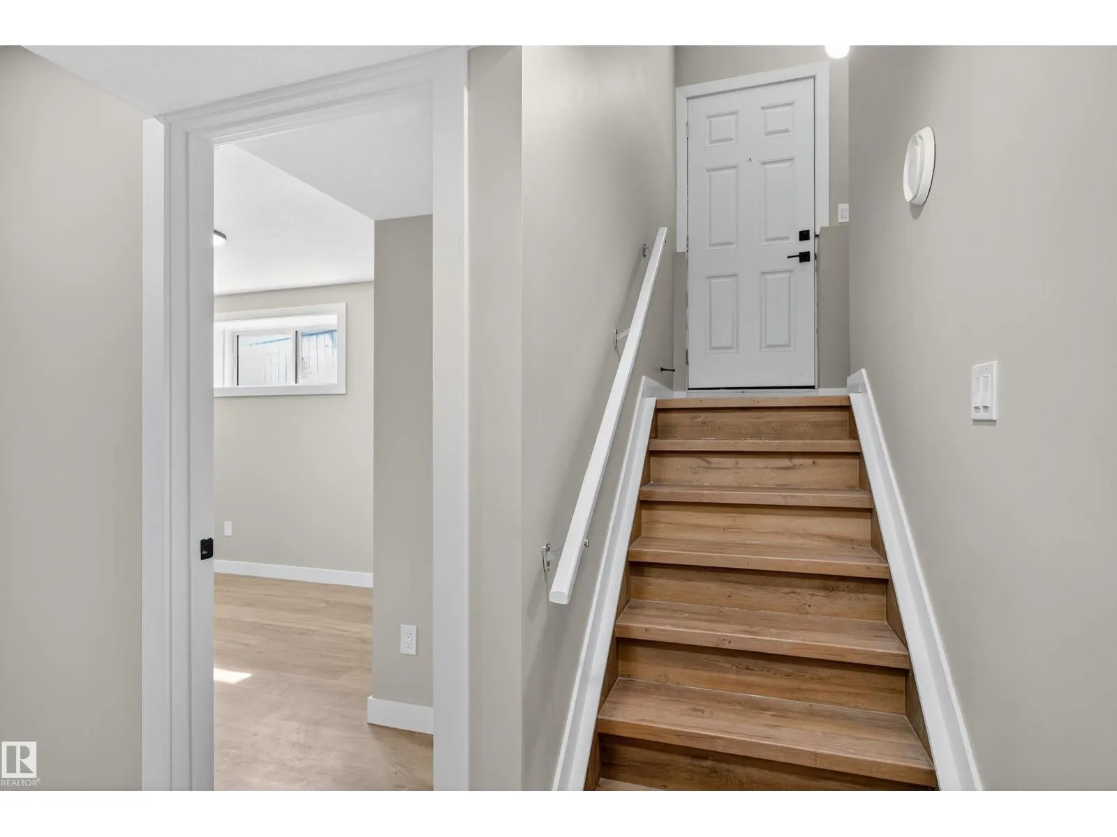 1215 24 AV NW NW