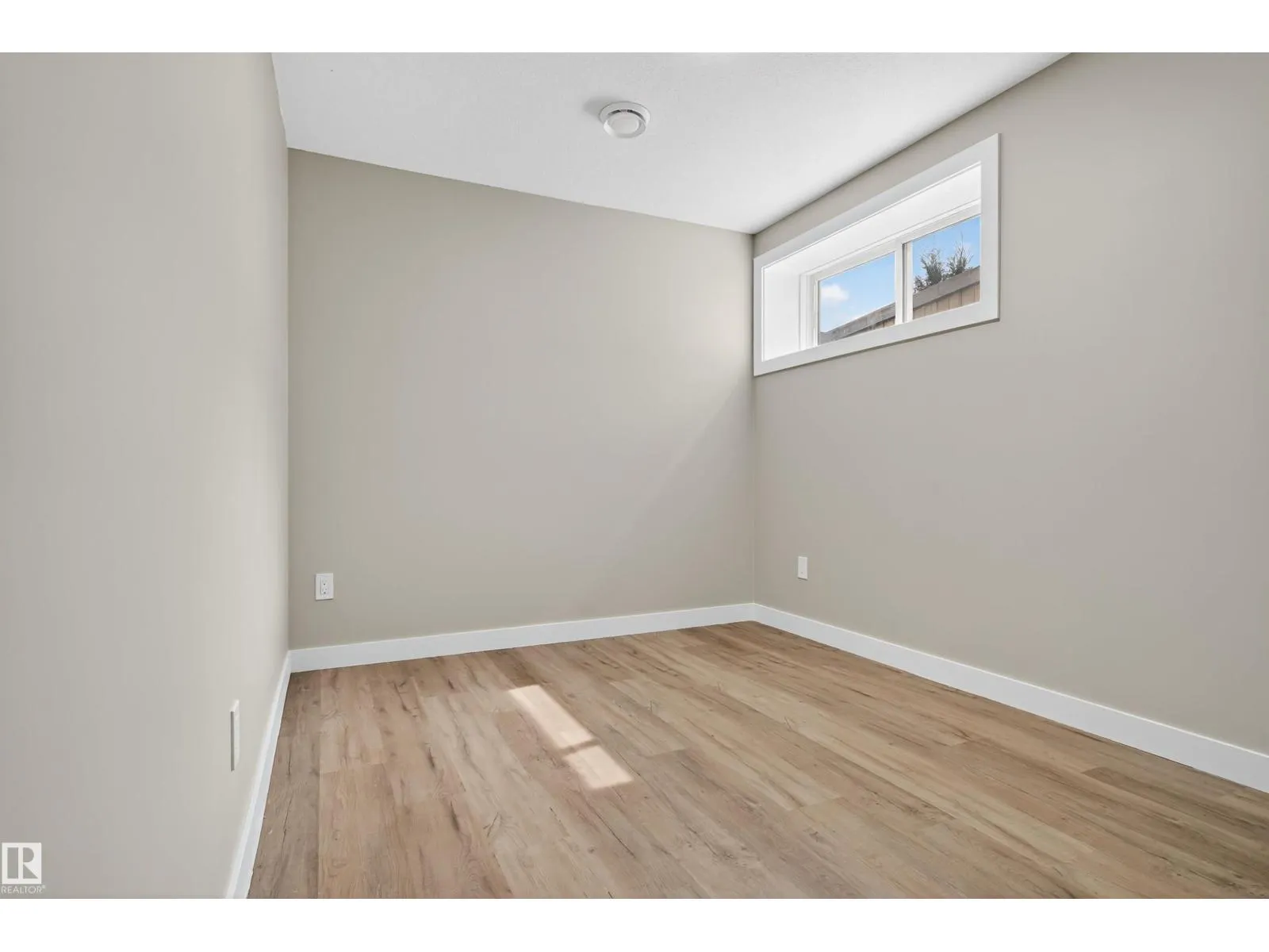 1215 24 AV NW NW