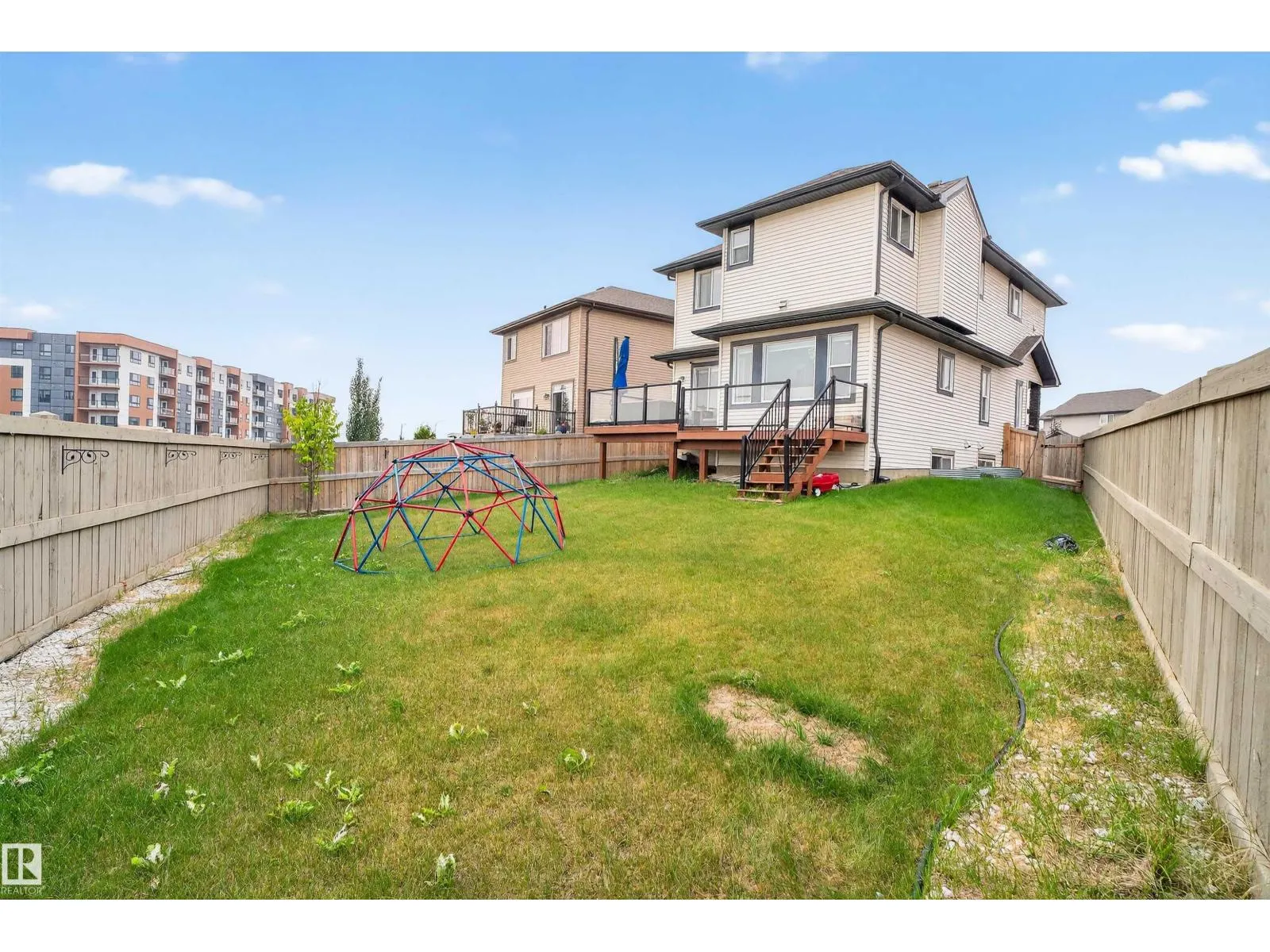 1215 24 AV NW NW