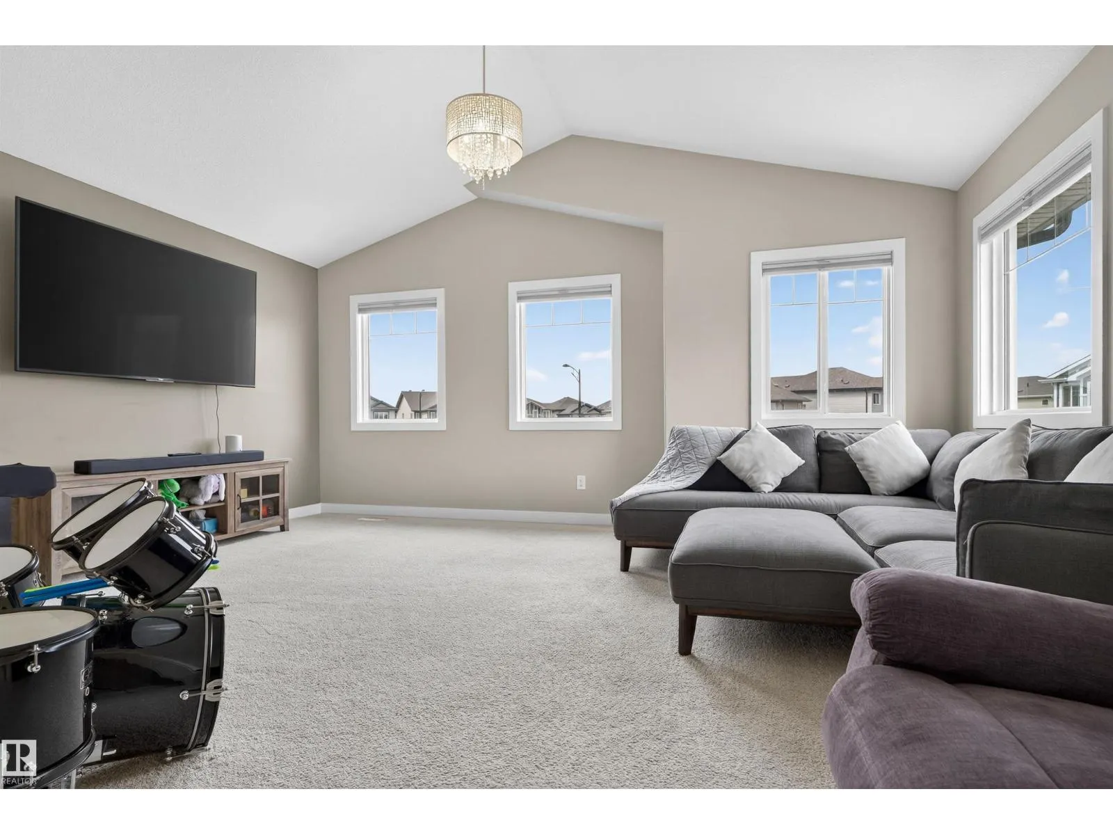1215 24 AV NW NW