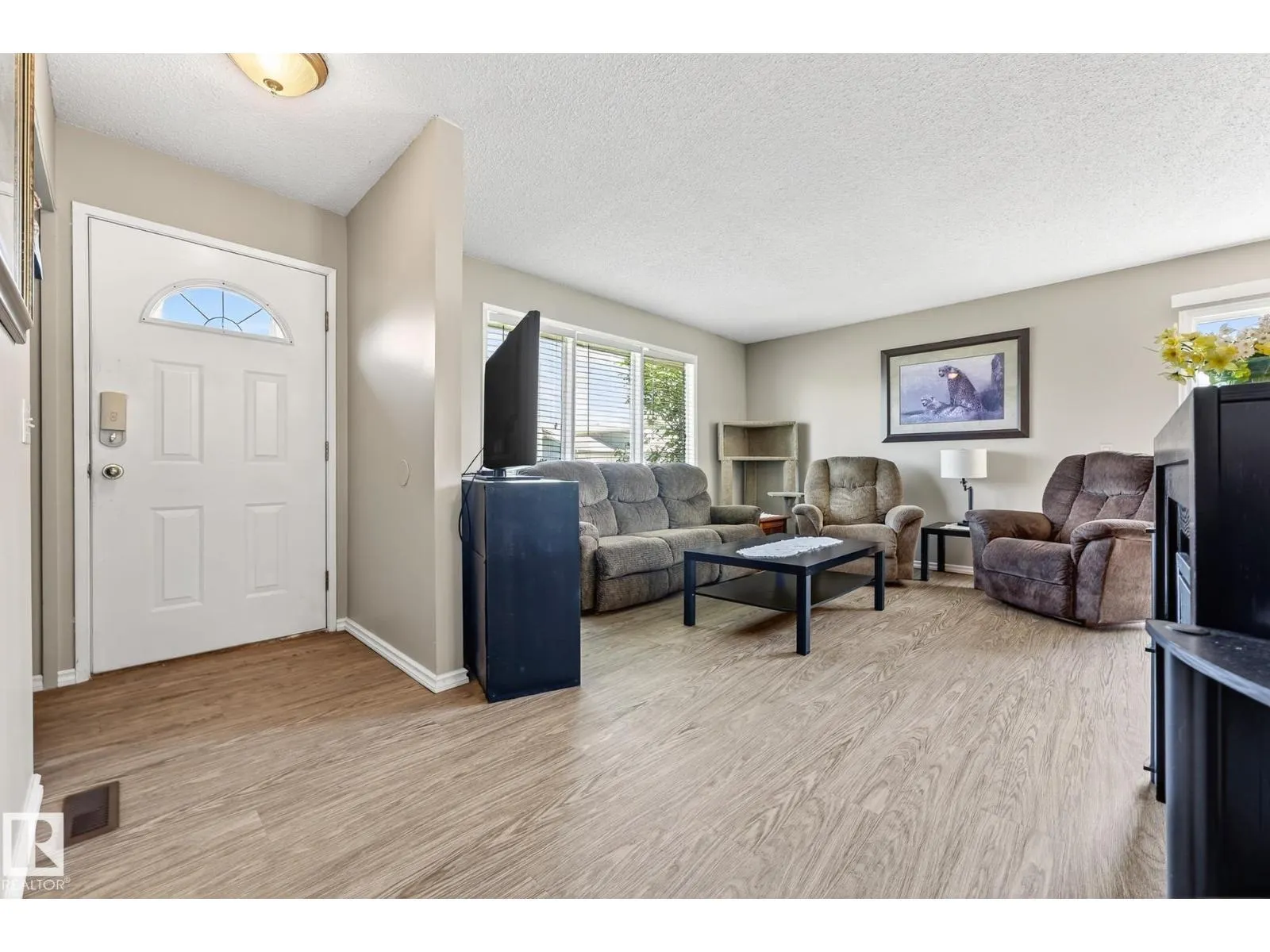 19 SOUTHPARK DR