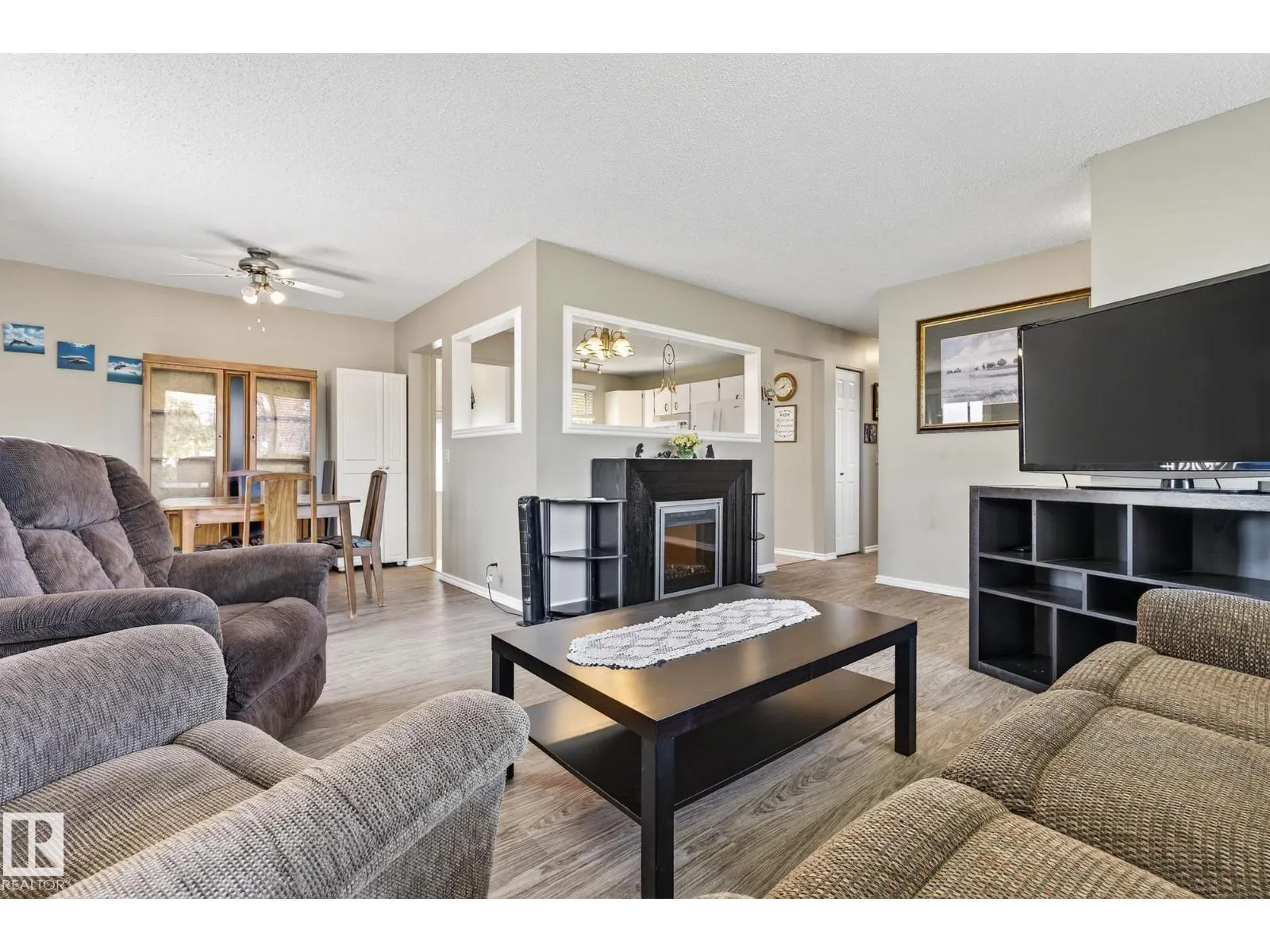 19 SOUTHPARK DR