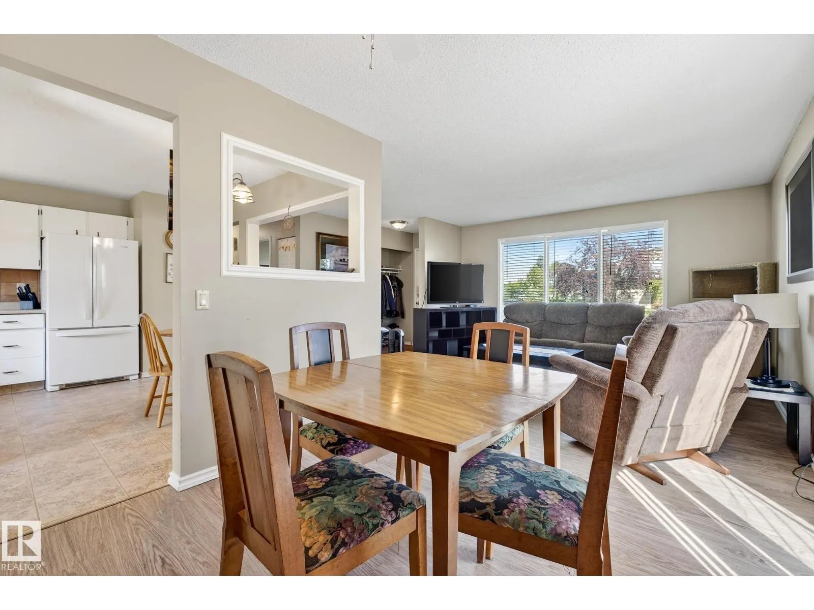 19 SOUTHPARK DR