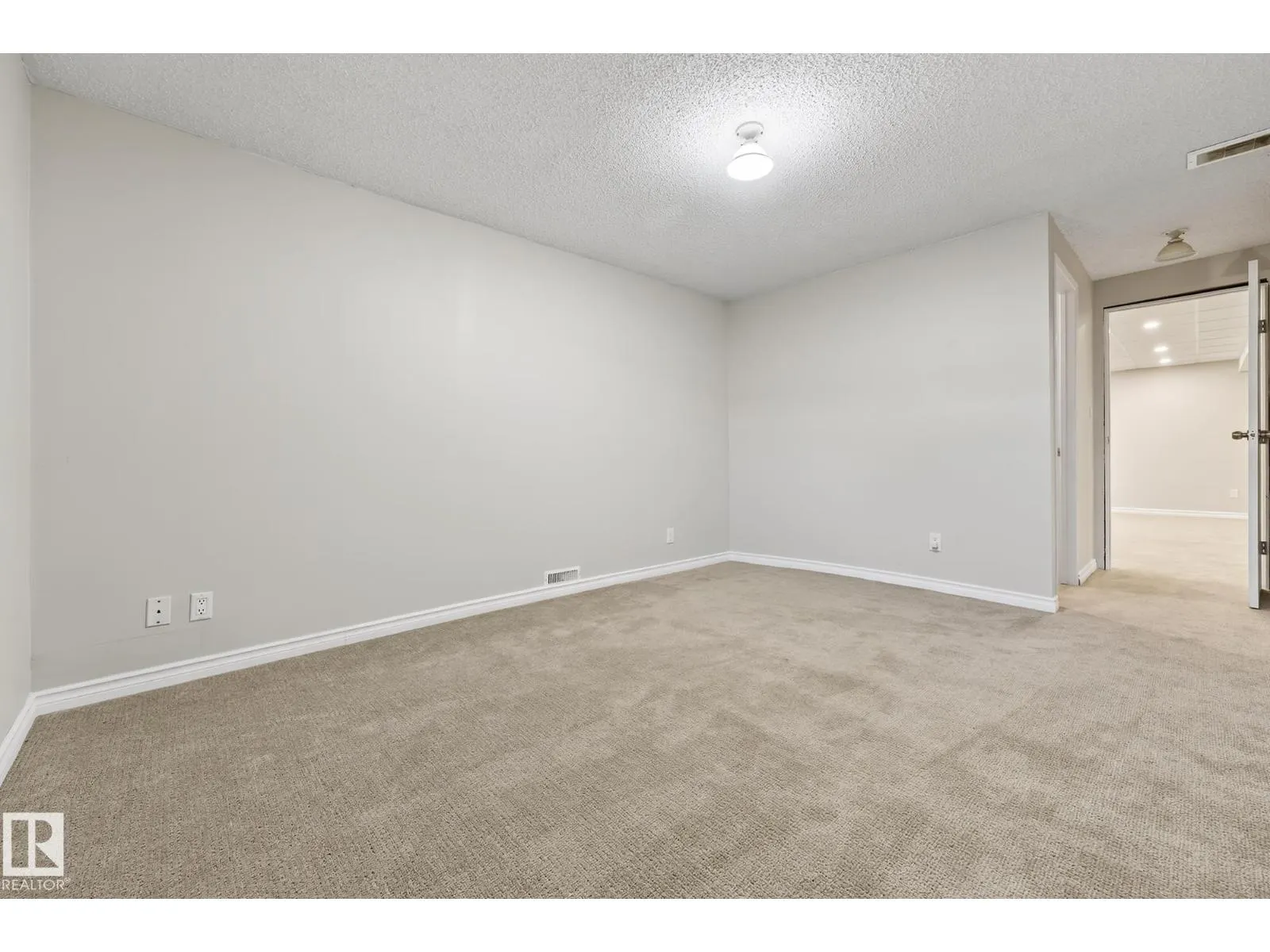 19 SOUTHPARK DR