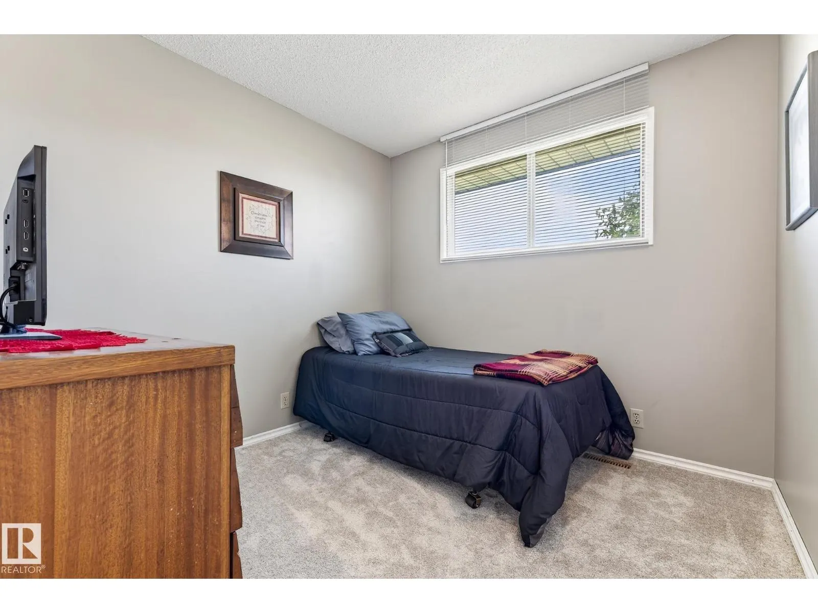 19 SOUTHPARK DR
