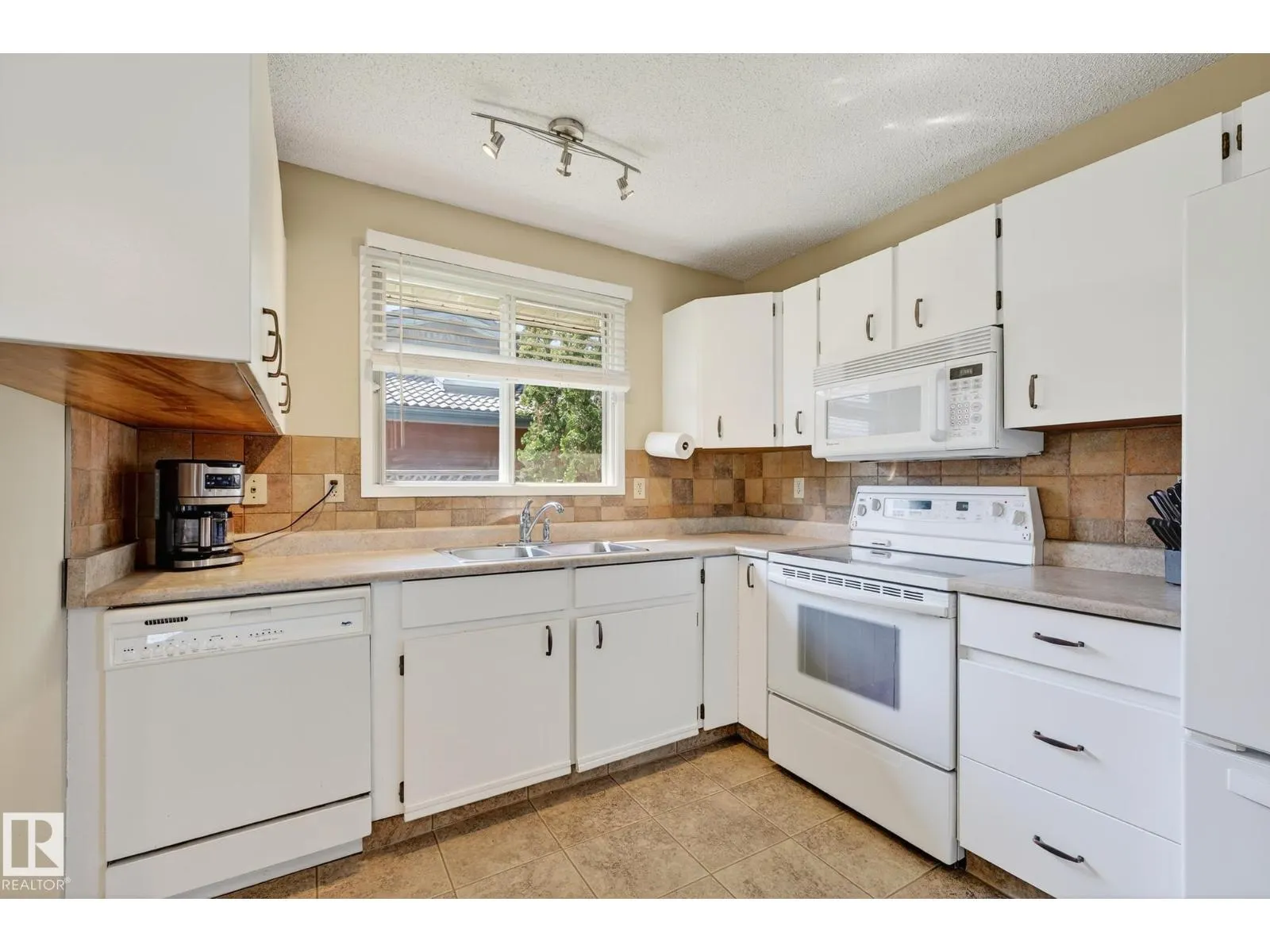 19 SOUTHPARK DR