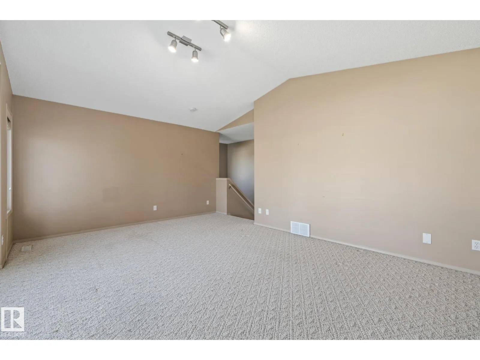 5011 190A ST NW