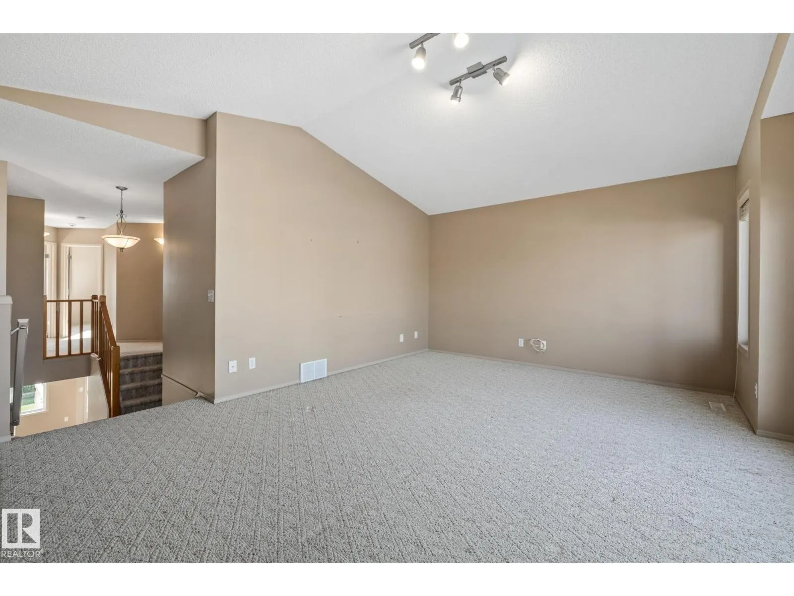5011 190A ST NW