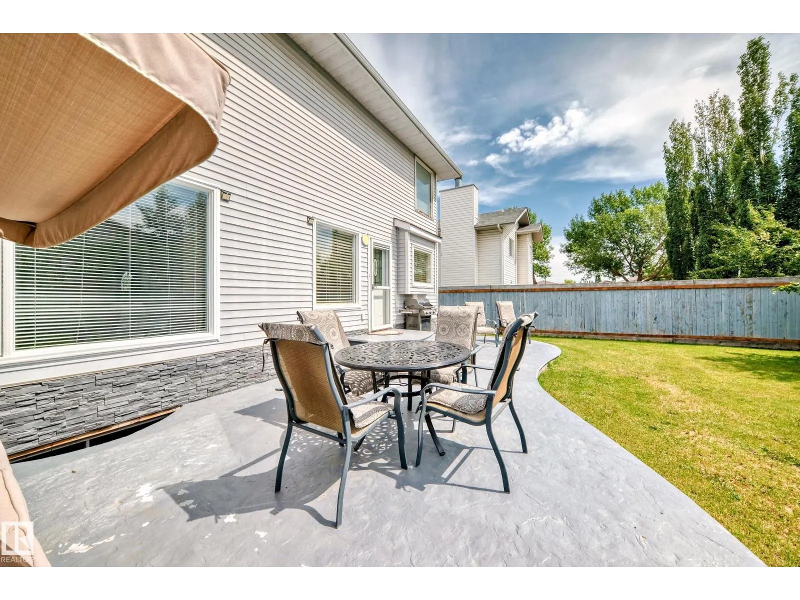 3155 36 AV NW