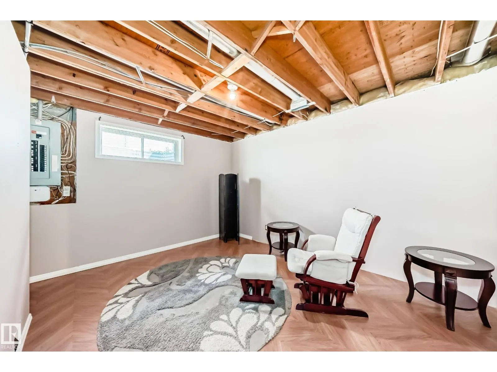 3155 36 AV NW