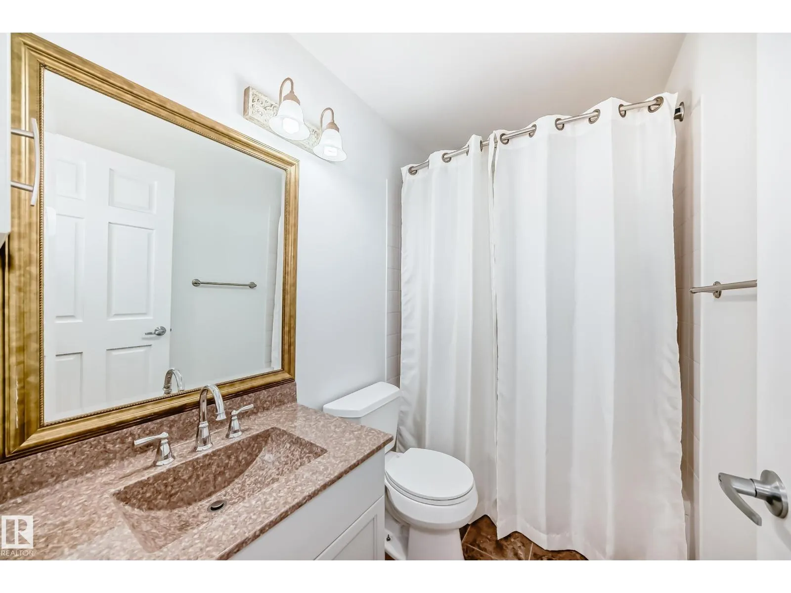 3155 36 AV NW