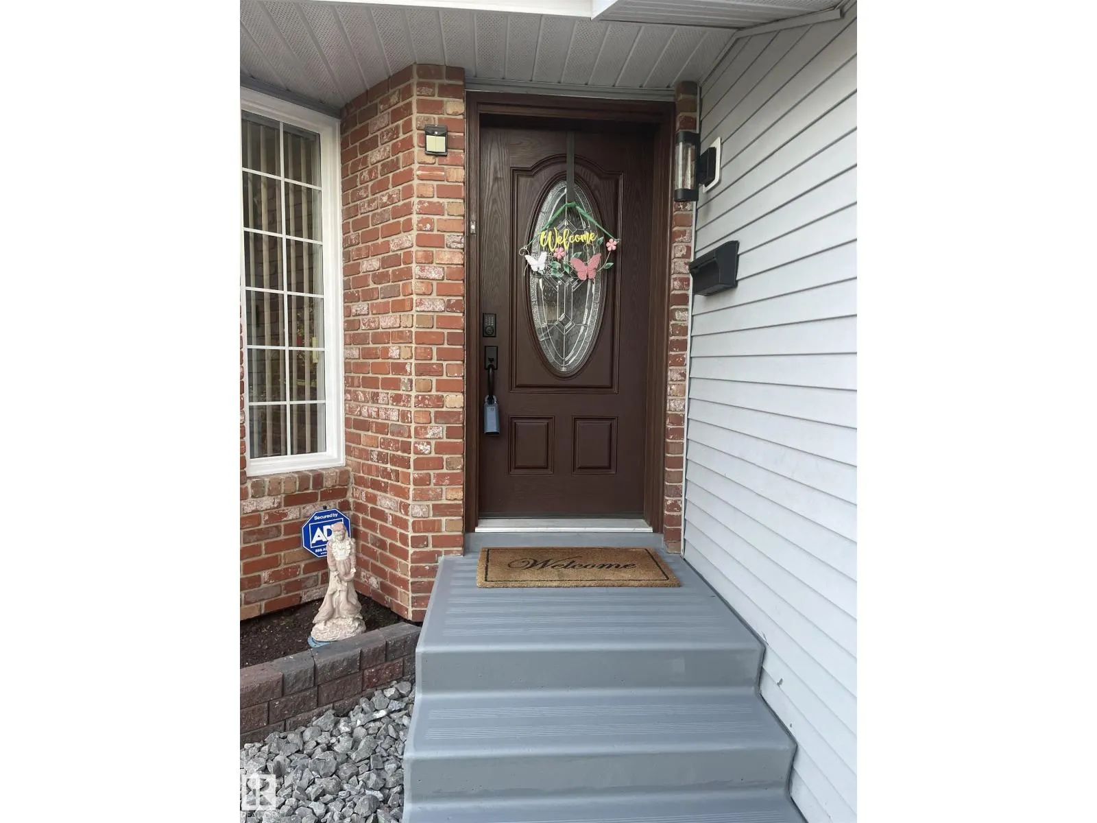 3155 36 AV NW