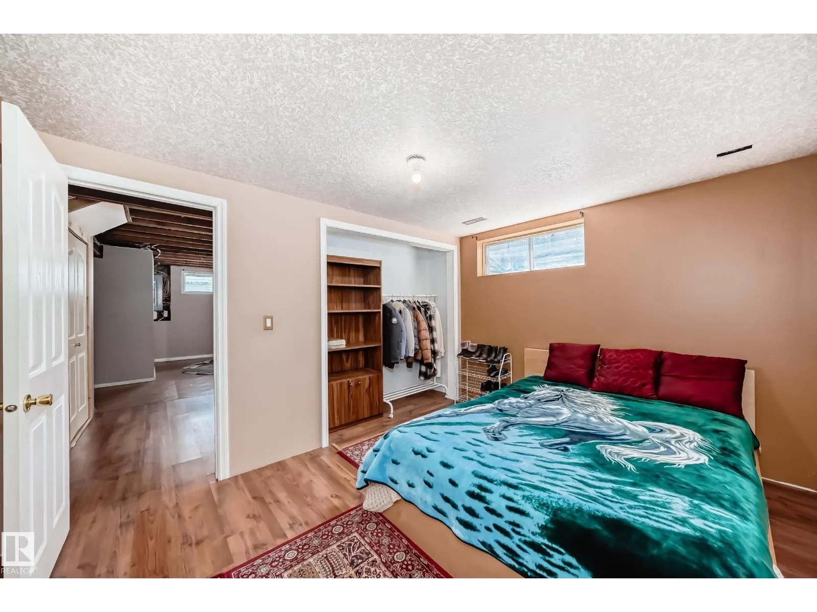 3155 36 AV NW