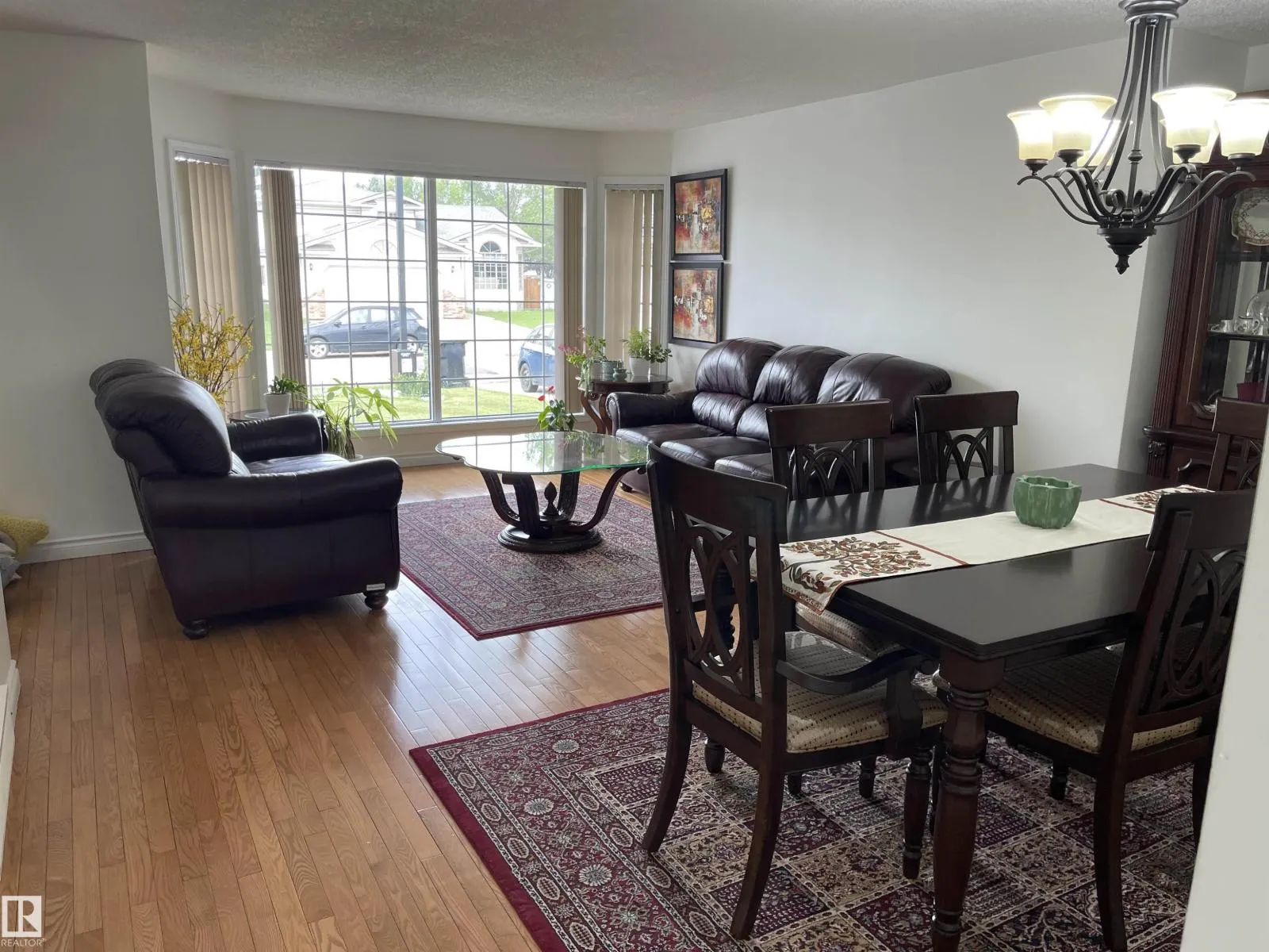 3155 36 AV NW