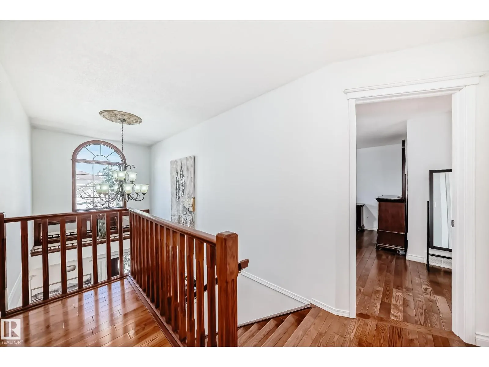 3155 36 AV NW