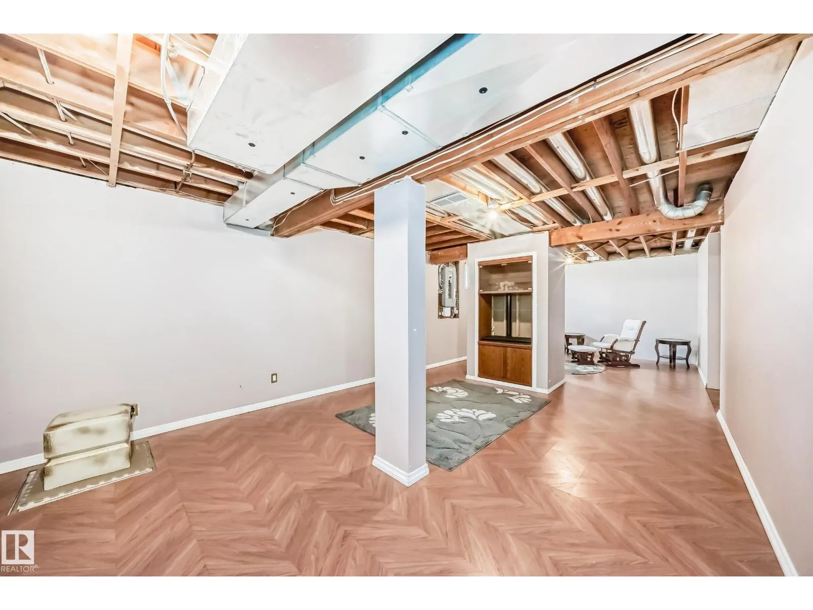 3155 36 AV NW