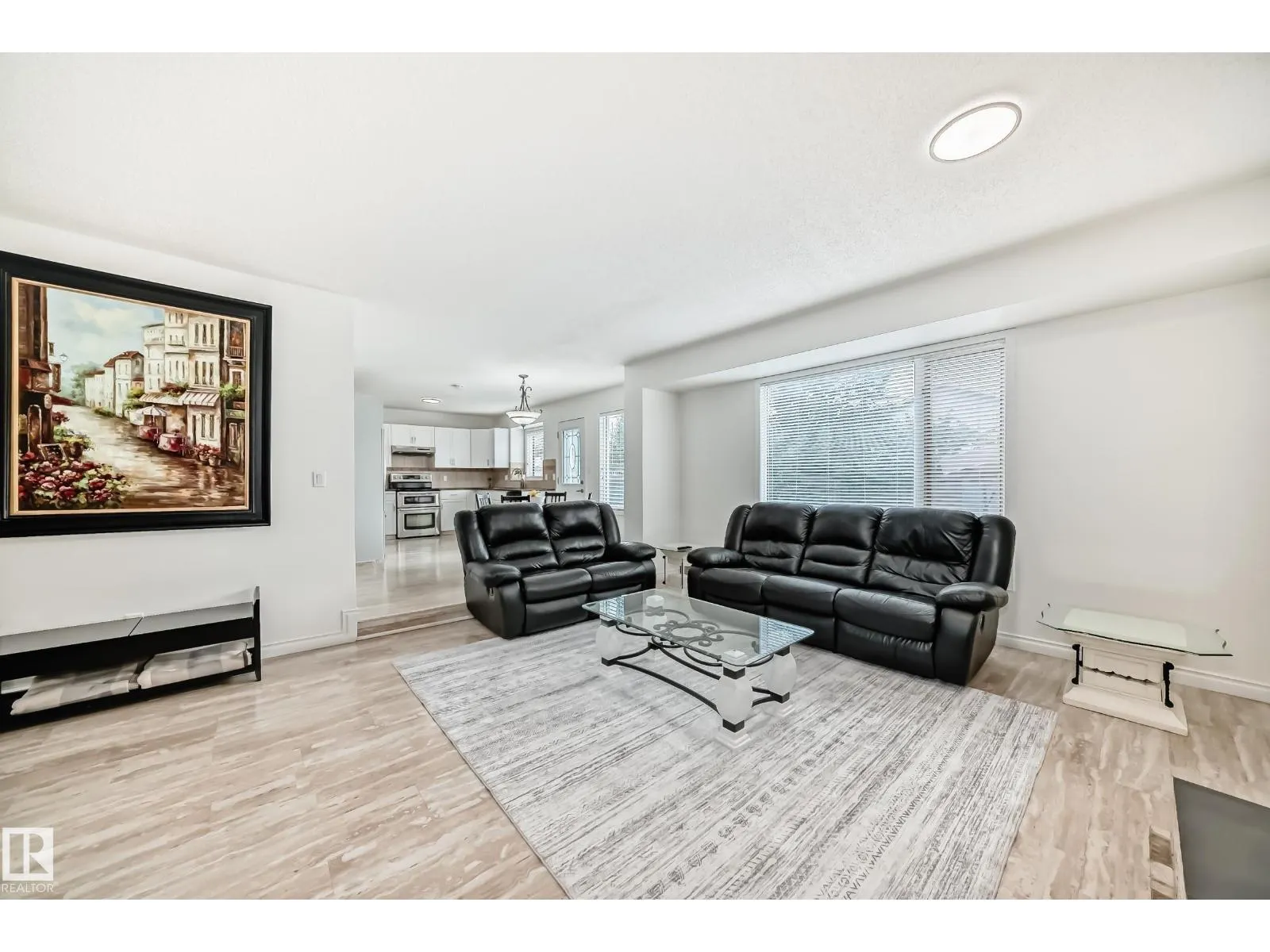 3155 36 AV NW
