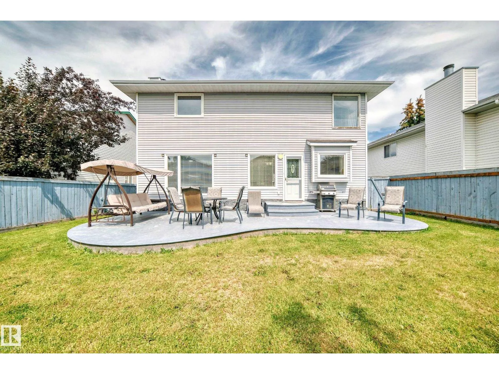 3155 36 AV NW